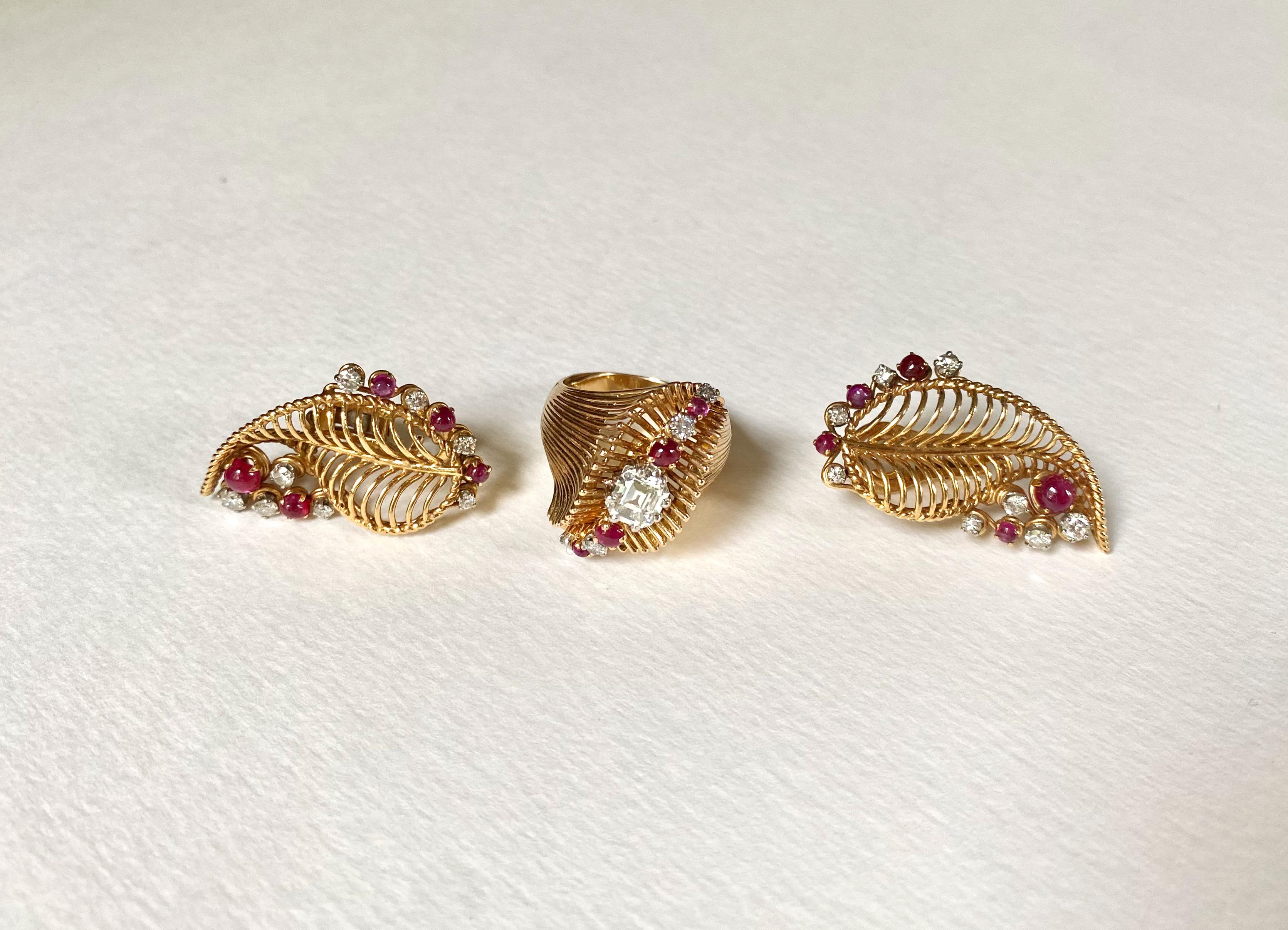 Orecchini in oro giallo 18 carati con rubini e diamanti, 1950 circa in vendita 4