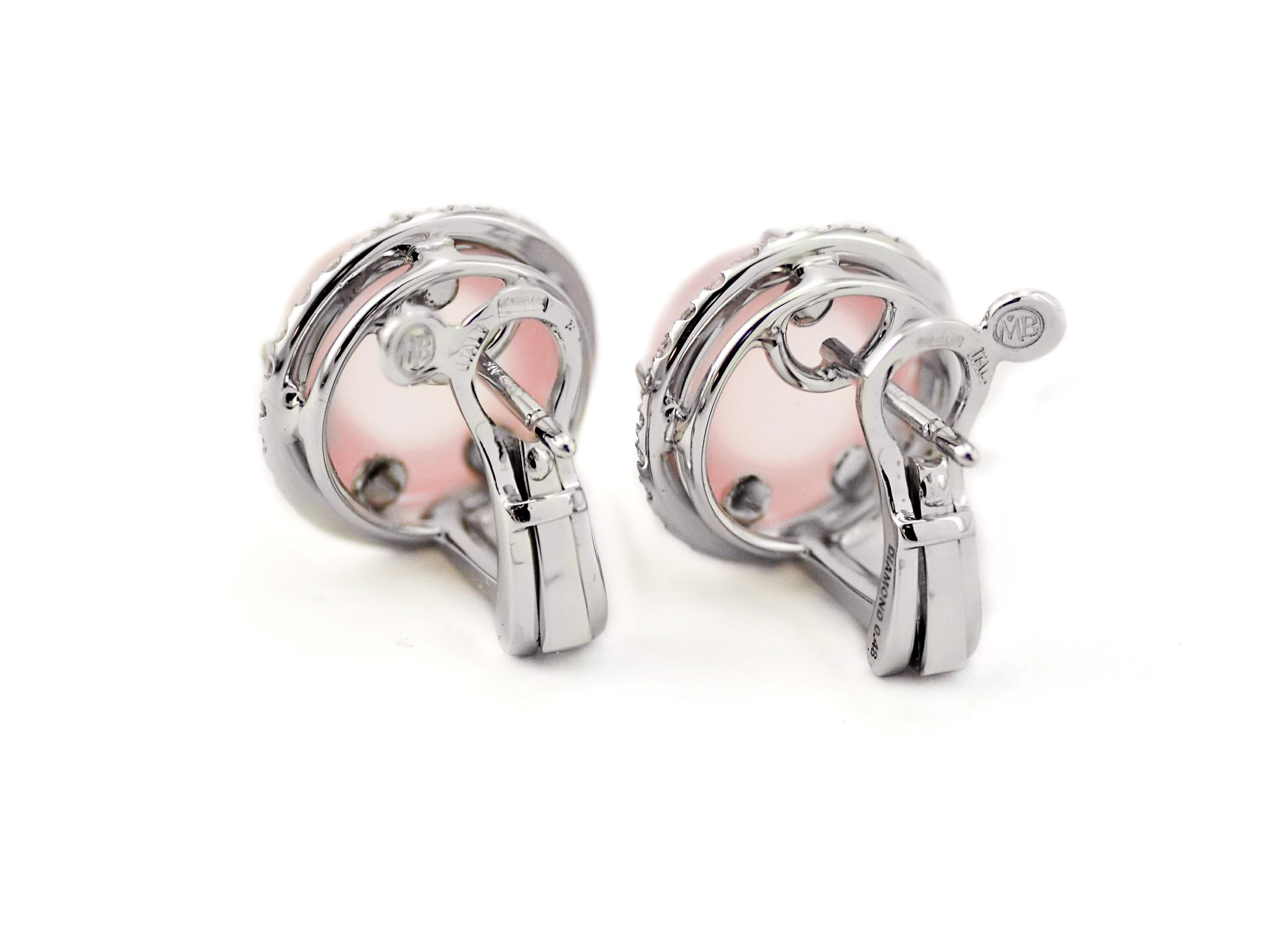 Everyday chic pair of earclips, very luminous and brilliant.
Comfortable, light, delicate, easy to combine with any outfit. 
The handcrafting is extremely cared making them precious and of great effect.

Handcrafted in 18K white gold, with fitting