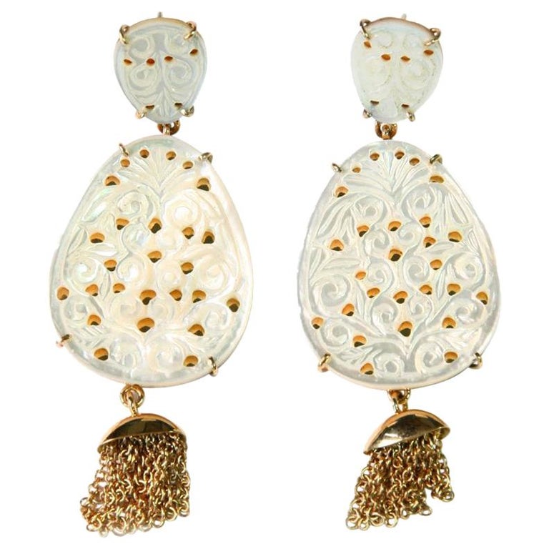 Earrings Mother of Pearl 18 Karat Gold For Sale at 1stdibs