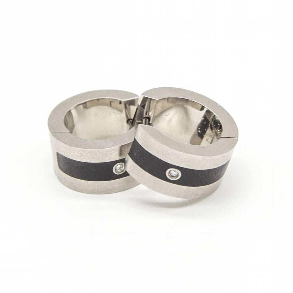 Orecchini da donna in acciaio e diamanti: 2 diamanti taglio Brilliante da 0.02ct : Acciaio 316L : 8.61 grammi.  Dimensioni: Diametro 15mm, Larghezza 8mm : Articolo nuovo di zecca: Rif.:D363920SO