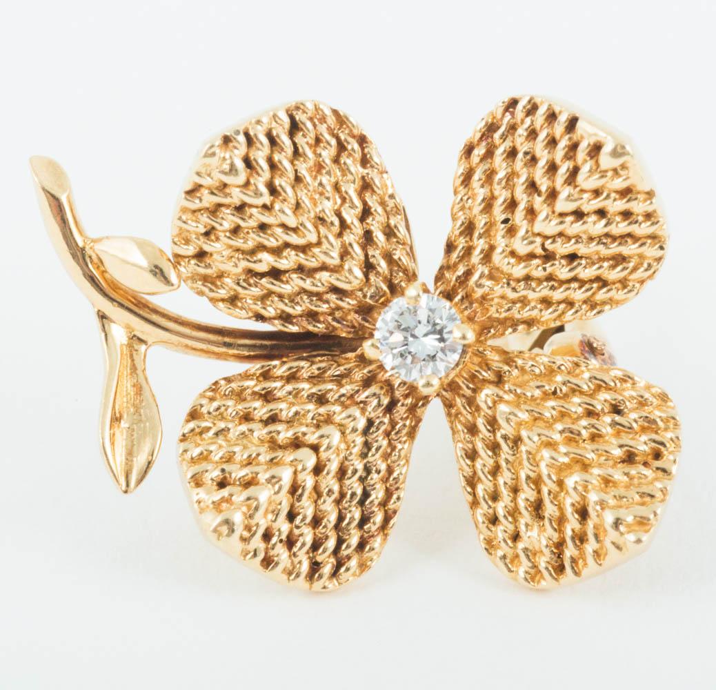 Good quality pair of French 1950’s vintage clip earrings designed as four leaf clovers in 18 karat yellow gold. The textured gold is of rope design with a brilliant cut diamond collet to the centre of the piece. The reverse is stamped with the