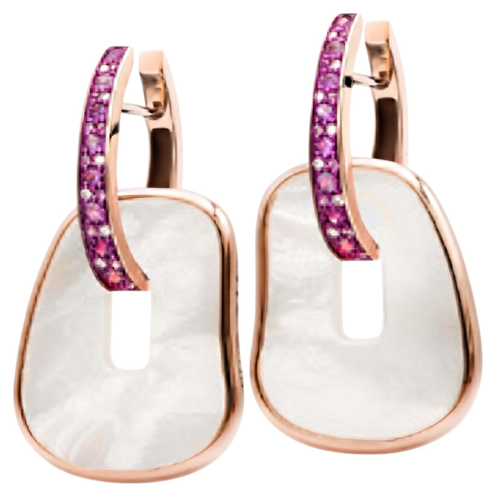 Orecchini in oro rosa con zaffiri rosa, elementi in madreperla naturale e diamanti in vendita