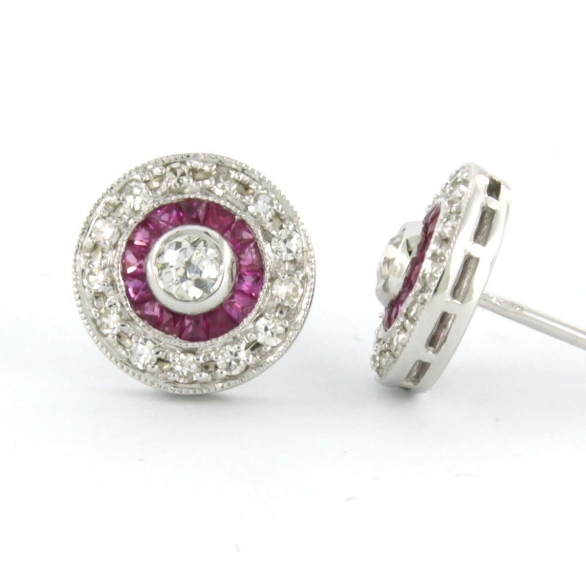 14 kt white gold earrings set with ruby 0.60 carat and old mine cut diamant and single cut diamond total 0.53 carat - F/G - VS/SI

detailed description

The earrings are 1.1 cm wide

weight: 3.5 grams

occupied with :

- 24 x 1.8 mm princess cut