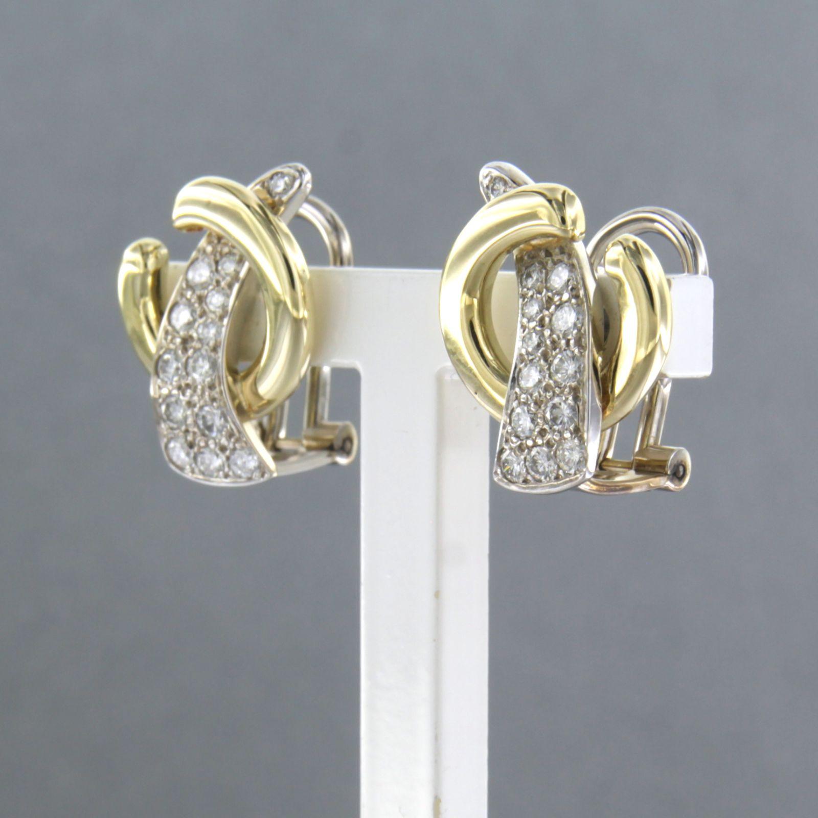 14k bicolor gold ear clips with brilliant cut diamond 0.60 ct G/H VS/SI

Detailed description

the top of the ear clips is 1.6 cm high and 1.2 cm wide

Total weight: 6.4 grams

occupied with:

- 26 x 1.8 mm brilliant cut diamond, up to. 0.60