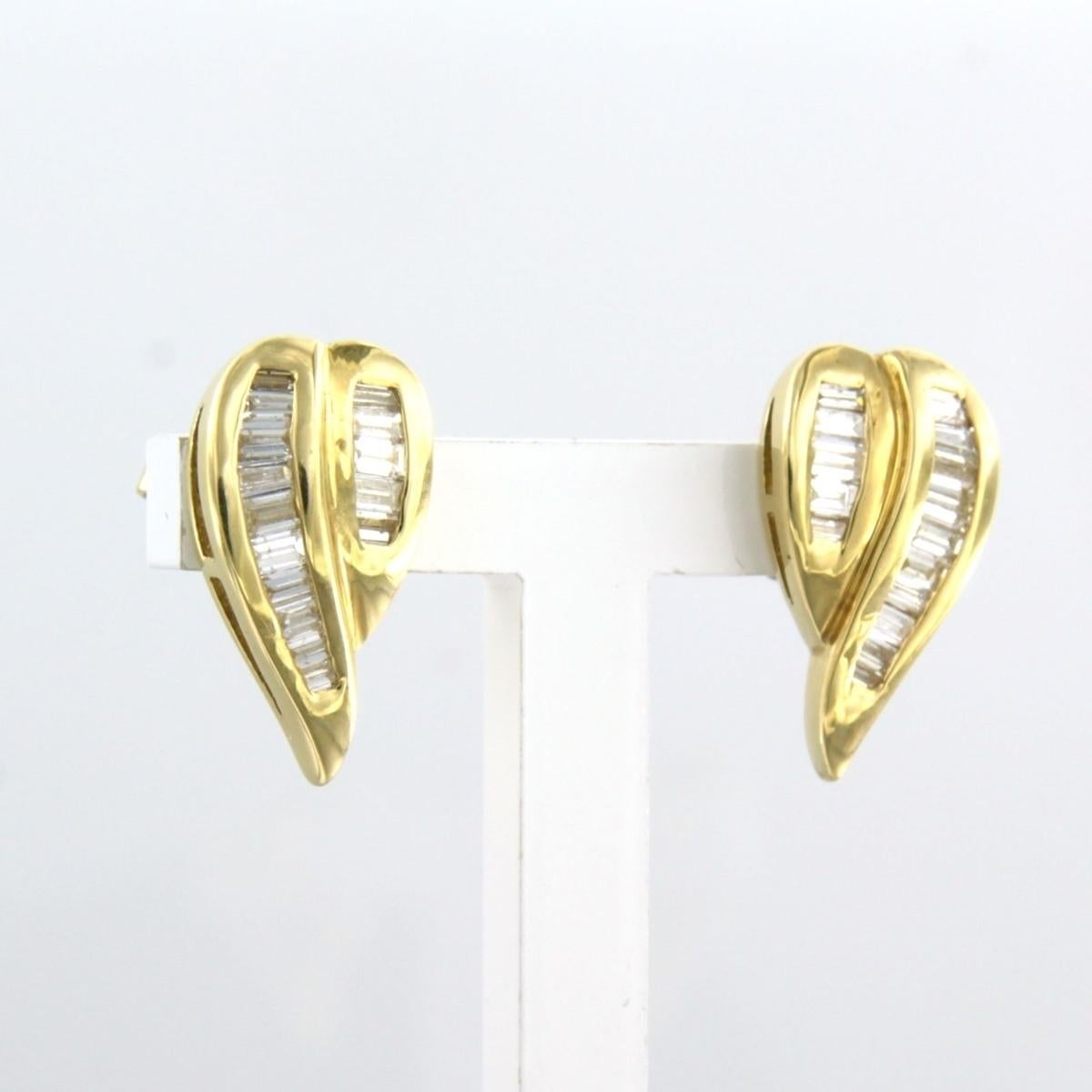 Earrings set with diamonds 18k yellow gold For Sale 3
