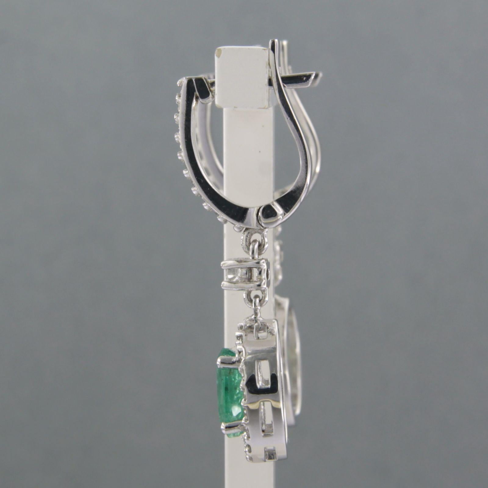 Earrings set with emerald and diamonds 14k white gold In New Condition For Sale In The Hague, ZH