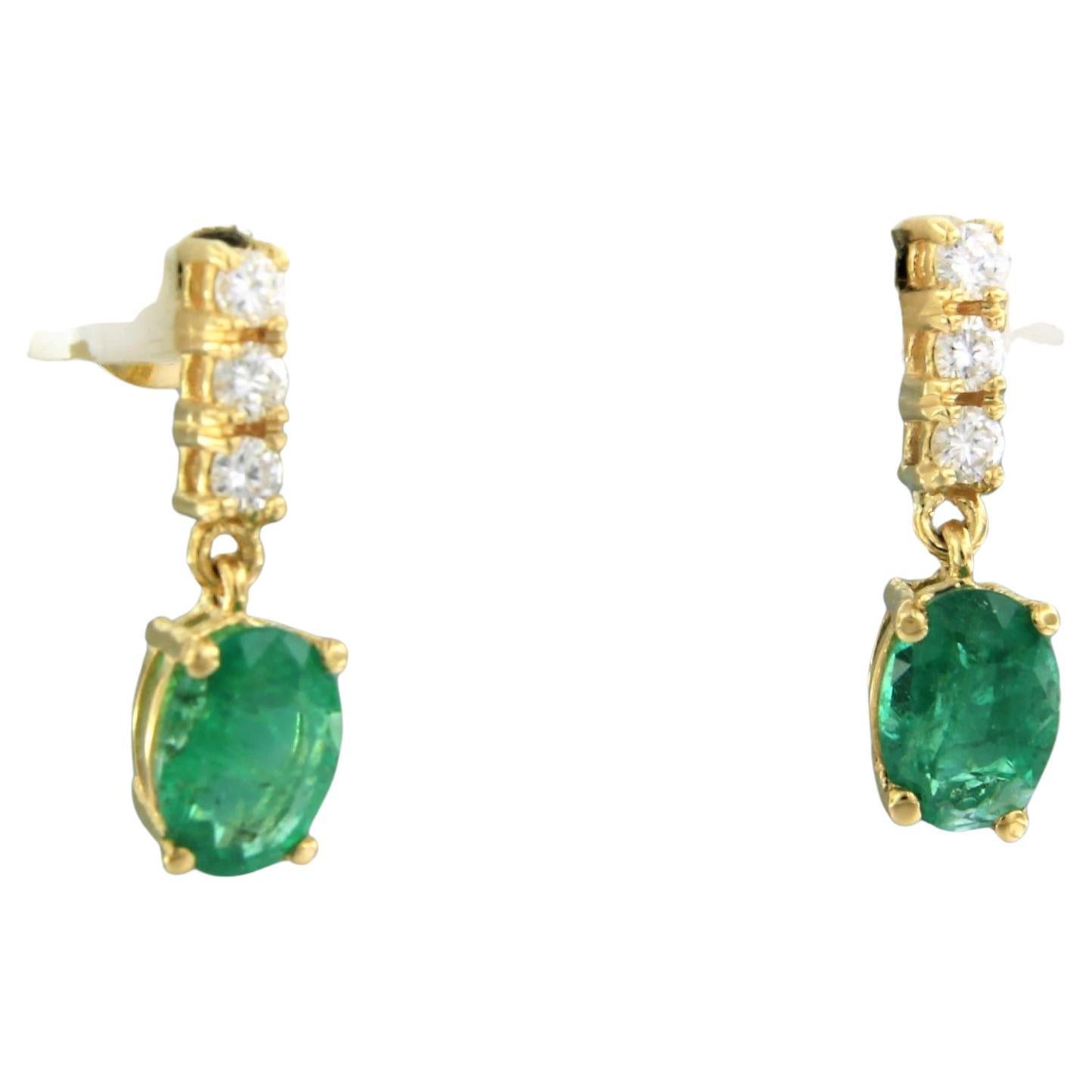 18k yellow gold earrings set with emeralds. 1.60ct and brilliant cut diamond up to. 0.24ct - F/G - VS/SI

Detailed description:

the size of the earring is 1.7 cm long by 5.0 mm wide

Total weight 2.4 grams

set with

- 2 x 7.0 mm x 5.0 mm oval