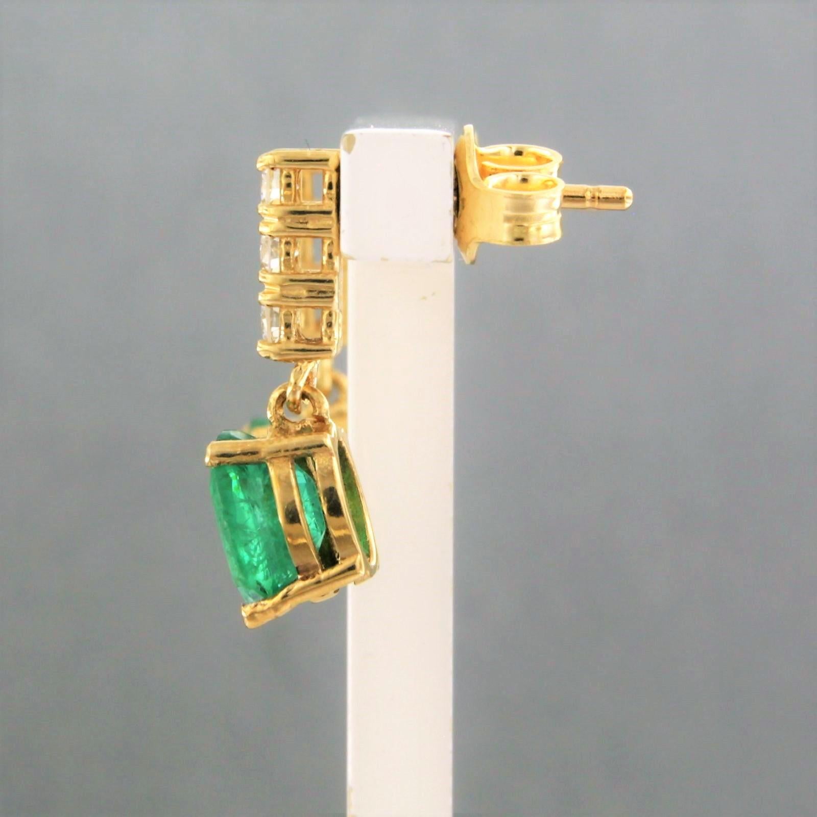 Earrings set with emerald and diamonds 18k yellow gold In New Condition For Sale In The Hague, ZH