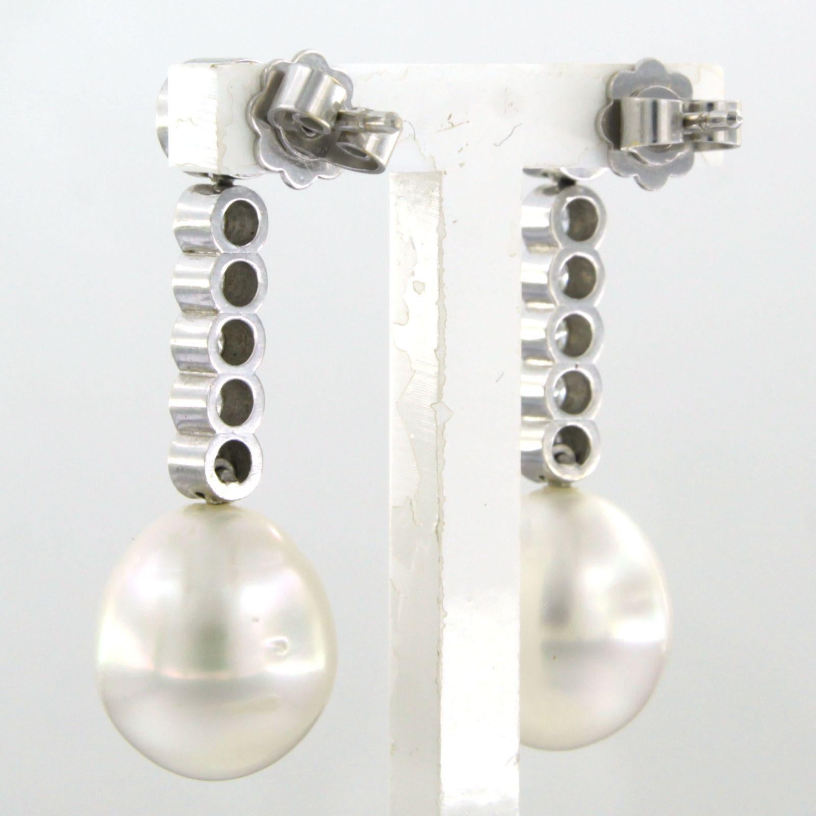 Earrings set with pearl and brilliant cut diamonds up to 1.20ct 18k white gold In Excellent Condition For Sale In The Hague, ZH
