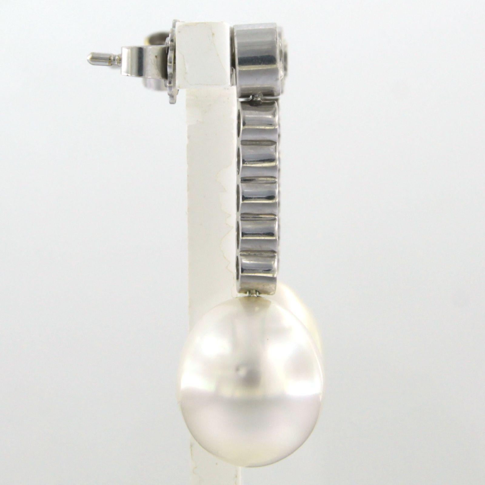Ohrringe mit Perlen und Diamanten im Brillantschliff bis zu 1,20ct 18k Weißgold besetzt im Angebot 2