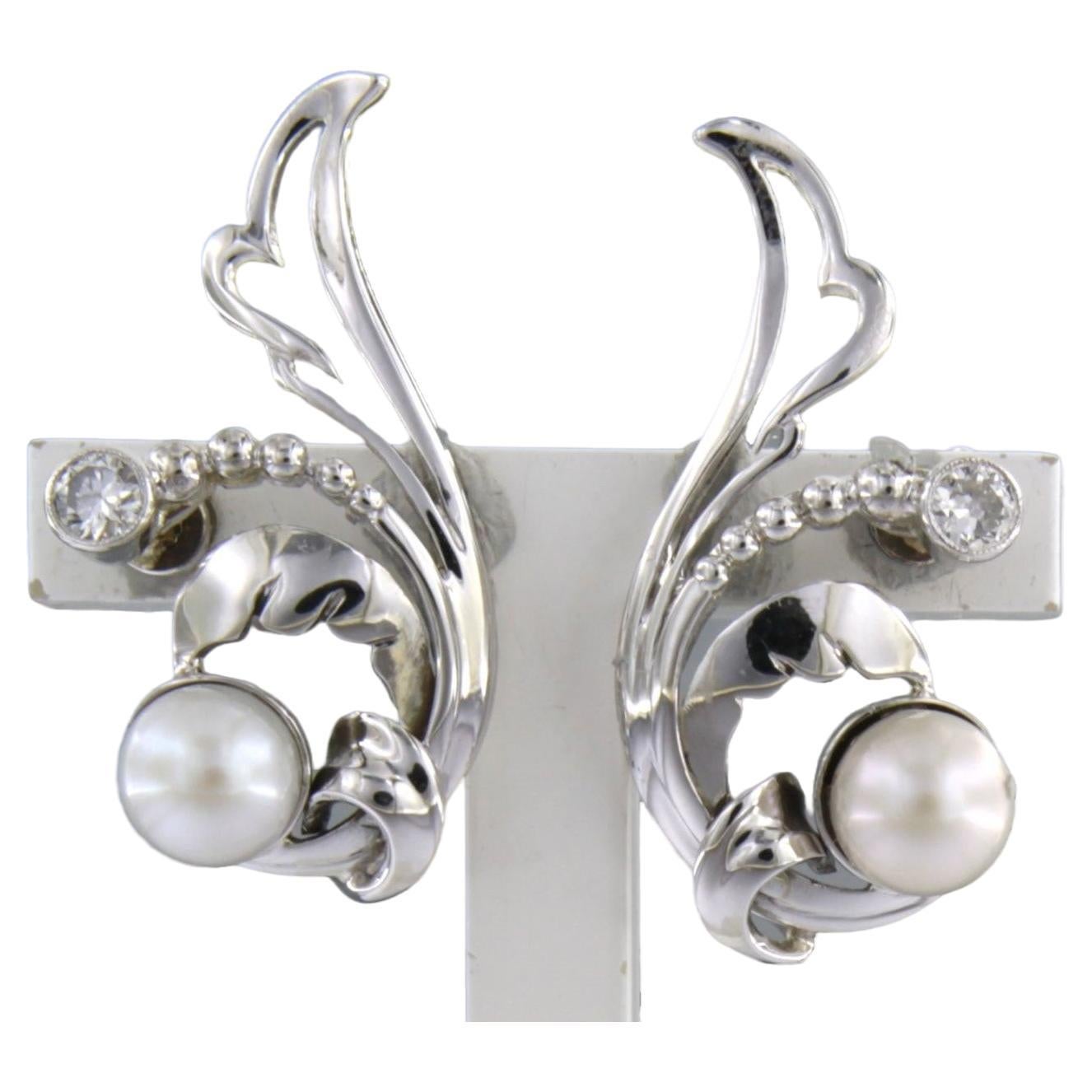 14k white gold stud earrings set with pearl and brilliant cut diamonds. 0.15ct - I/J - SI

detailed description:

the front of the stud is 2.4 cm long by 1.1 cm wide

weight 5.3 grams

set with

- 2 x 5.3 mm freshwater pearl

colour White
purity