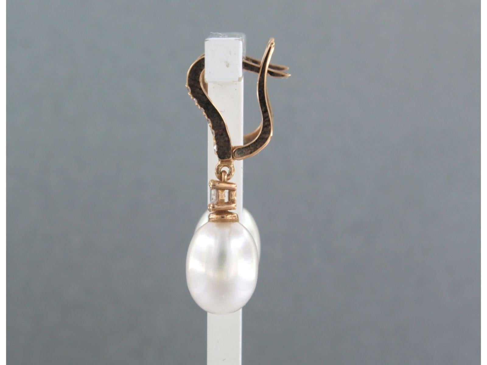Ohrringe aus 18 Karat Roségold mit Perlen und Diamanten besetzt (Brillantschliff)