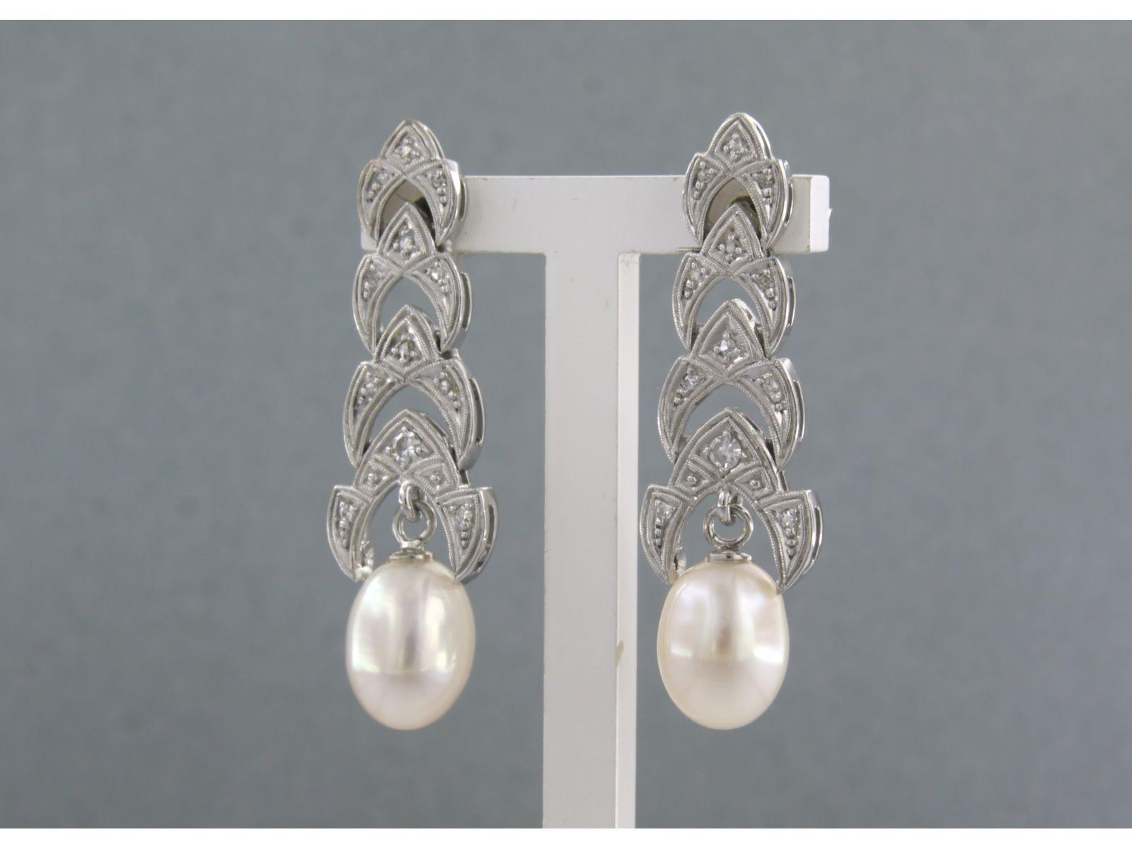 Ohrringe aus 18 Karat Weißgold und Platin mit Perlen und Diamanten besetzt (Einfacher Schliff) im Angebot
