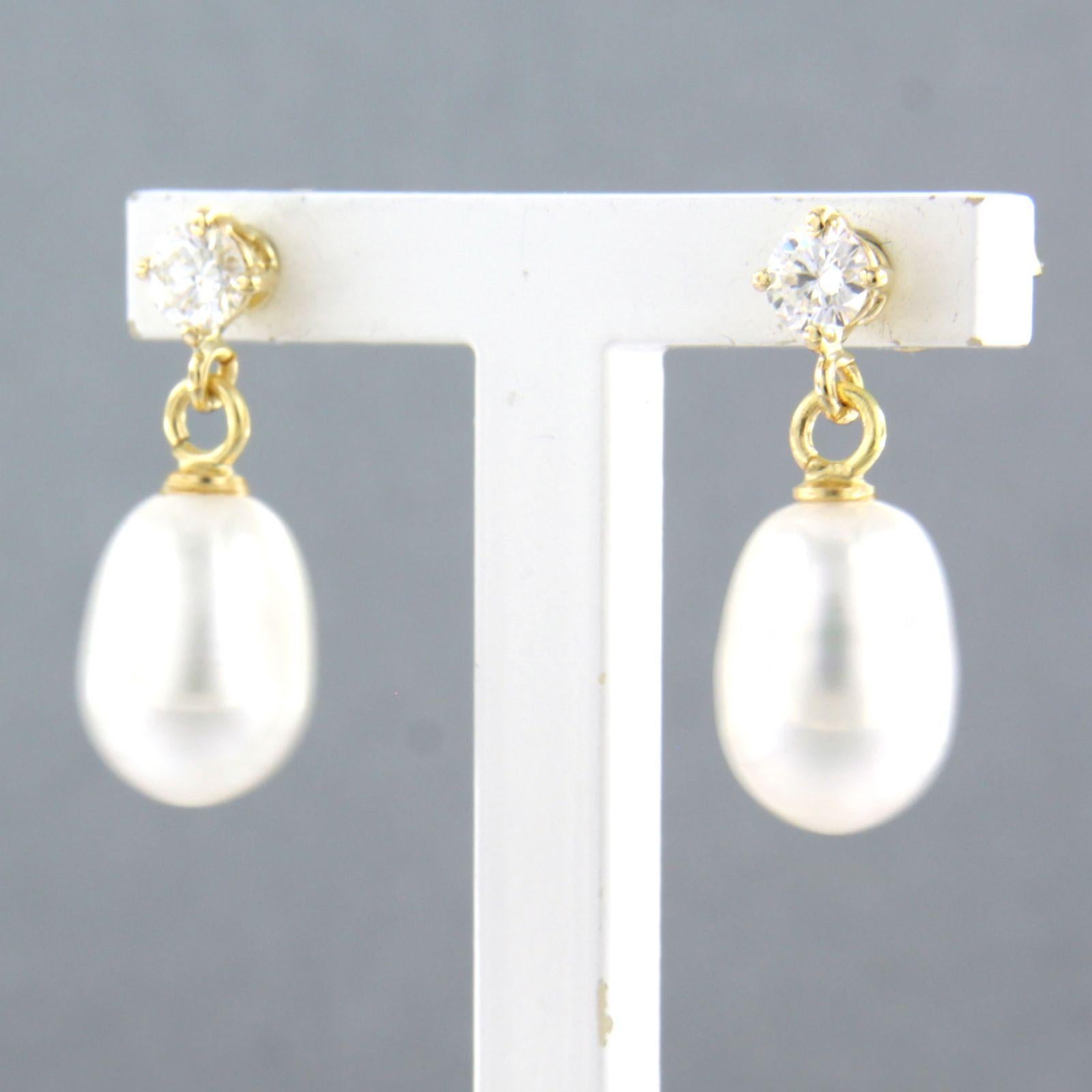 Earrings set with pearl and diamonds 18k yellow gold In New Condition For Sale In The Hague, ZH