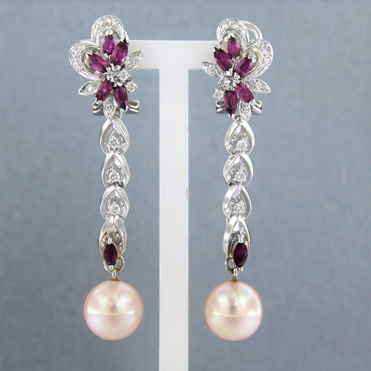 14k white gold earrings set with ruby, pearl and brilliant cut diamonds. 0.30ct - F/G - VS/SI

detailed description:

the size of the earring is 5.5 cm long by 1.2 cm wide

weight: 13.6 grams

occupied with :

- 2 x 1.0 cm freshwater pearl

color
