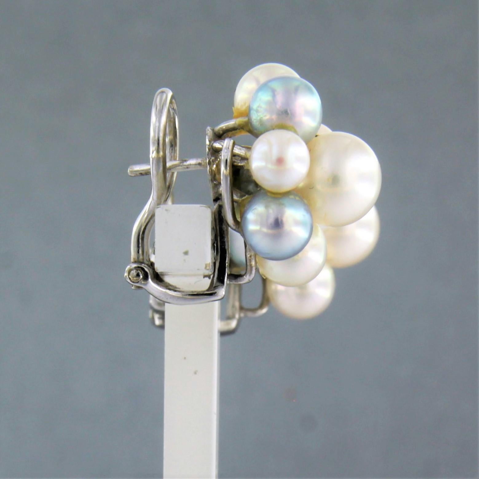 Ohrringe mit Perlen besetzt aus 18 Karat Weißgold 2