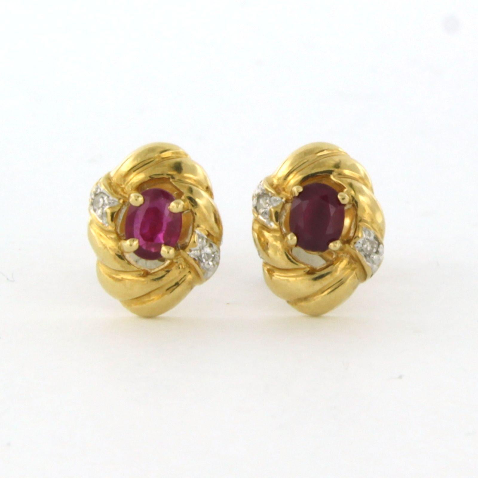18k bicolor gold earrings set with ruby ​​and single cut diamonds. approximately 0.02 ct - F/G - VS/SI

detailed description:

the size of the earring is 1.0 cm high and 7.8 mm wide
 
Total weight 2.4 grams

set with

- 2 x 4.0 mm x 3.0 mm oval