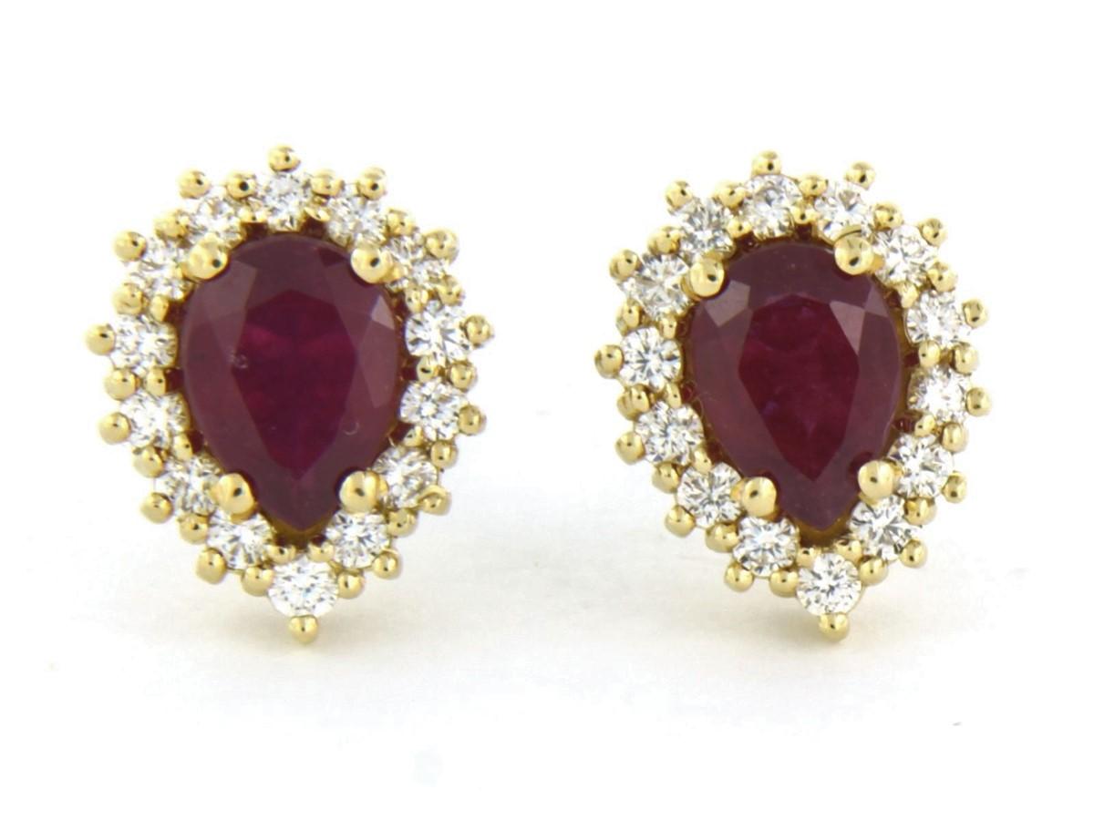 18k yellow gold cluster ear studs set with ruby. 1.80ct and entourage brilliant cut diamonds up to 0.50ct - F/G - VS/SI

detailed description:

the front of the ear stud is 1.2 cm high and 1.0 cm wide

weight: 4.8 grams

occupied with :

- 2 x 7 mm