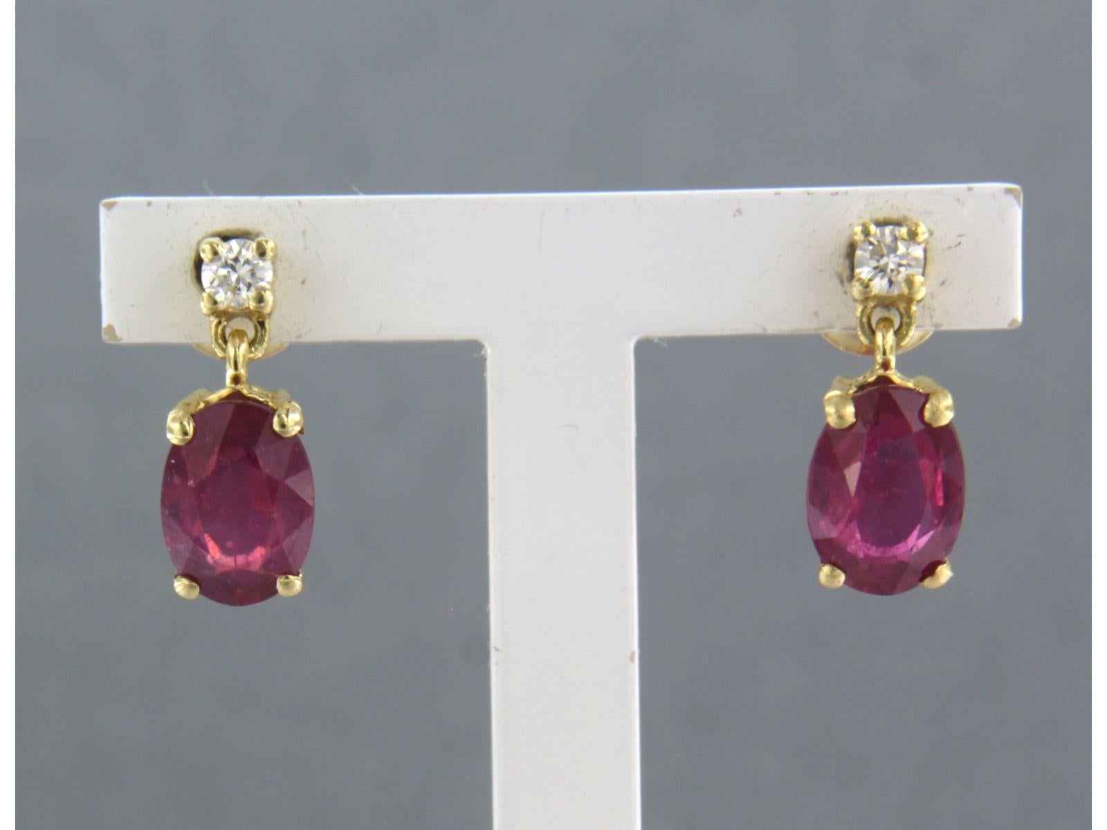 18k yellow gold earrings set with ruby ​​to. 2.26ct and brilliant cut diamond up to. 0.10ct - F/G - VS/SI

detailed description:

The earrings are 1.2 cm high and 5.2 mm wide

weight: 2.2 grams

occupied with :

- 2 x 7.0 mm x 5.0 mm oval facet cut