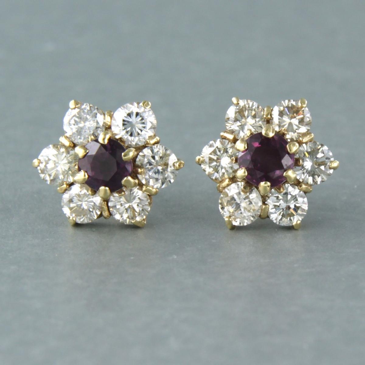 14k yellow gold earrings with garnet and brilliant cut diamond up to 0.15ct - F/G - SI

Detailed description:

the diameter of the ear stud is 1.1 cm wide

Total weight 3.5 grams

set with

- 2 x 4.0 mm round facet cut heated ruby, approximately