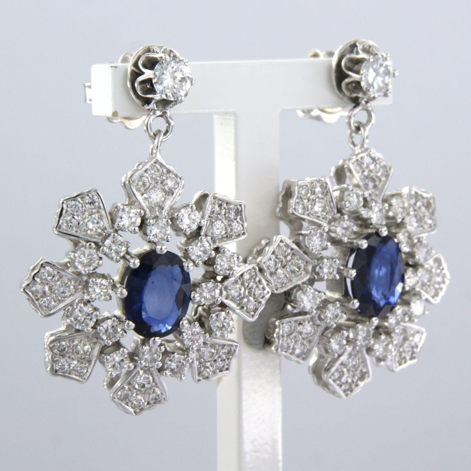 18k white gold earrings set with sapphire up to. 2.40ct and brilliant cut diamonds up to. 2.40ct - F/G - VS/SI

detailed description

the size of the earring is 3.3 cm long by 2.2 cm wide

weight 16.0 grams

set with

- 2 x 8.2 mm x 6.0 mm oval