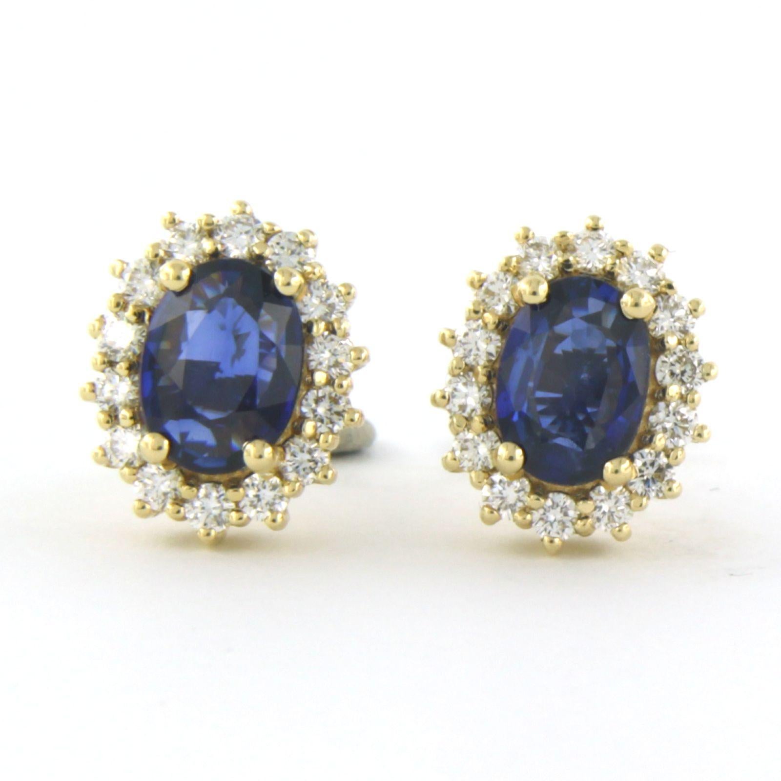 18k yellow gold cluster ear studs set with central sapphire to. 1.76ct and around it brilliant cut diamond up to. 0.50ct - F/G - VS/SI

detailed description:

The front of the ear stud is in an oval shape of 1.1 cm high and 9.3 mm wide

weight: 4.4