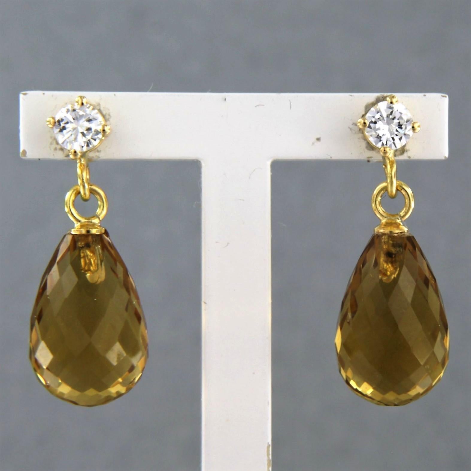 18k yellow gold earrings with yellow citrine and brilliant cut diamonds 0.30ct - F/G - VS/SI

detailed description:

the size of the earrings is 2.2 cm high and 0.8 cm wide

Total weight 3.9 grams

set with

- 2 x 12 mm x 8 mm briolette cut yellow