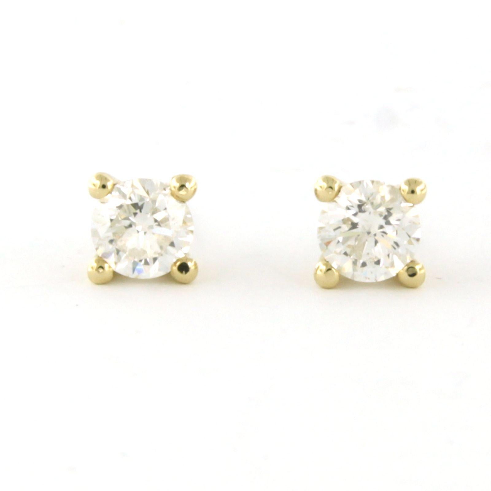 Boucles d'oreilles solitaires en or jaune 14 kt serties d'un diamant taille brillant à. 1.08 ct - J/K - SI

description détaillée :

La taille du clou d'oreille est de 5,7 mm de large.

poids : 2,1 grammes

occupés avec :

- 2 x 5,0 mm diamant