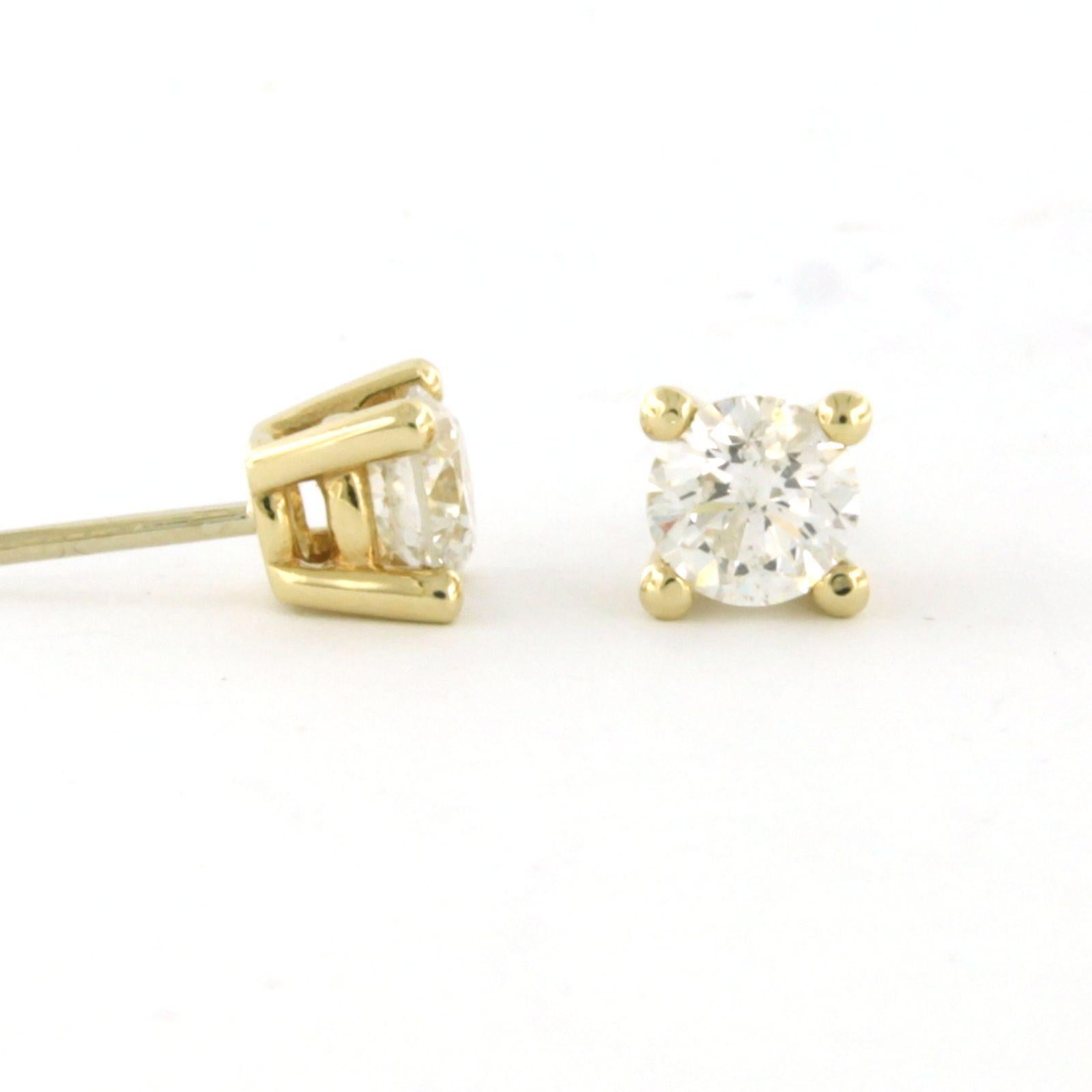 Taille brillant Boucles d'oreilles serties de diamants taille brillant jusqu'à 1,08 ct Or jaune 14k en vente