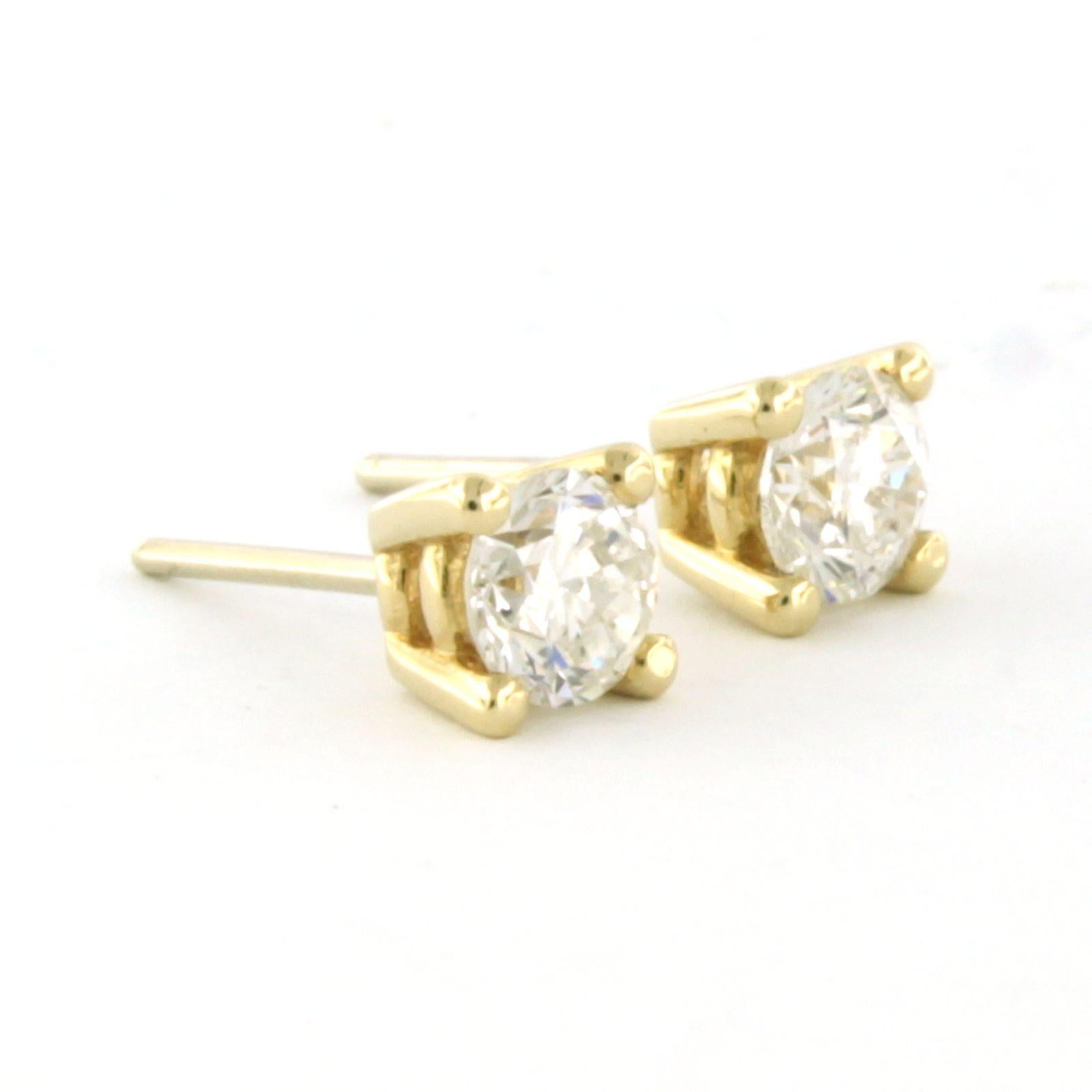Boucles d'oreilles serties de diamants taille brillant jusqu'à 1,08 ct Or jaune 14k Neuf - En vente à The Hague, ZH