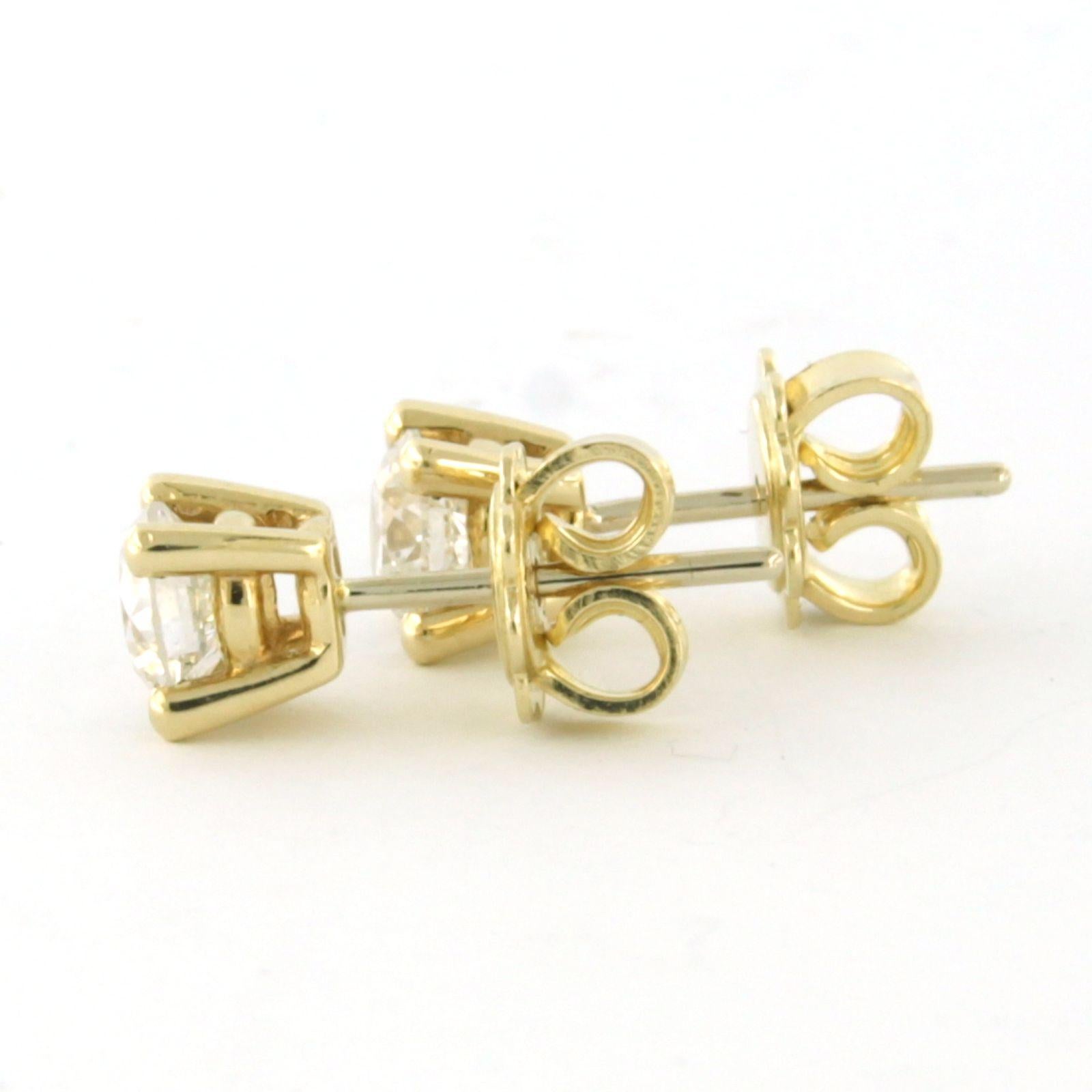 Boucles d'oreilles serties de diamants taille brillant jusqu'à 1,08 ct Or jaune 14k en vente 1