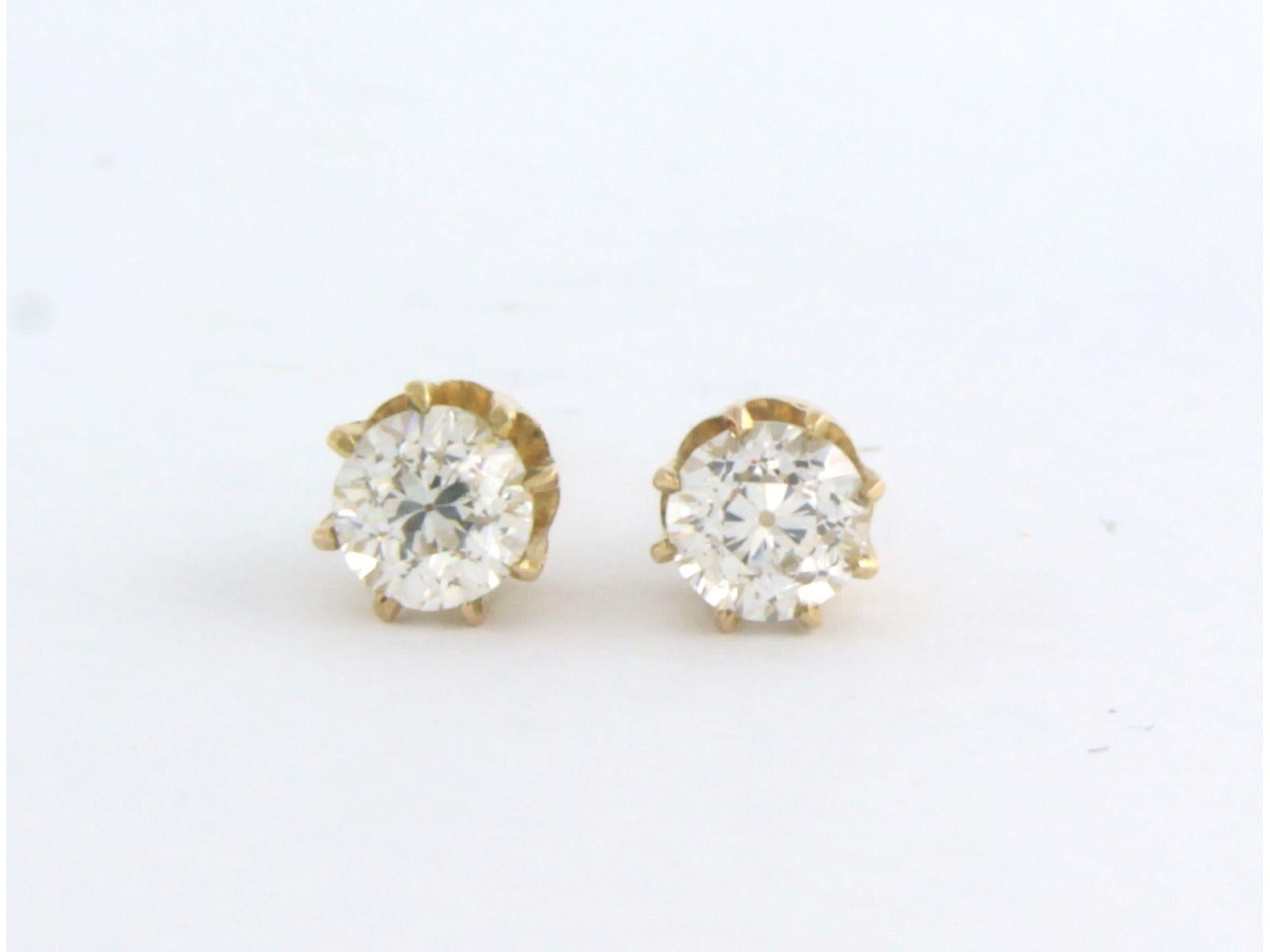 14 kt yellow gold ear studs set with old European cut diamond to. 0.76 ct - G/H - VS/SI

Detailed description:

the top of the ear stud is 5.4 mm wide

weight 2.2 grams

put with

- 2 x 4.3 mm old European cut diamond, approx. 0.76 carats in