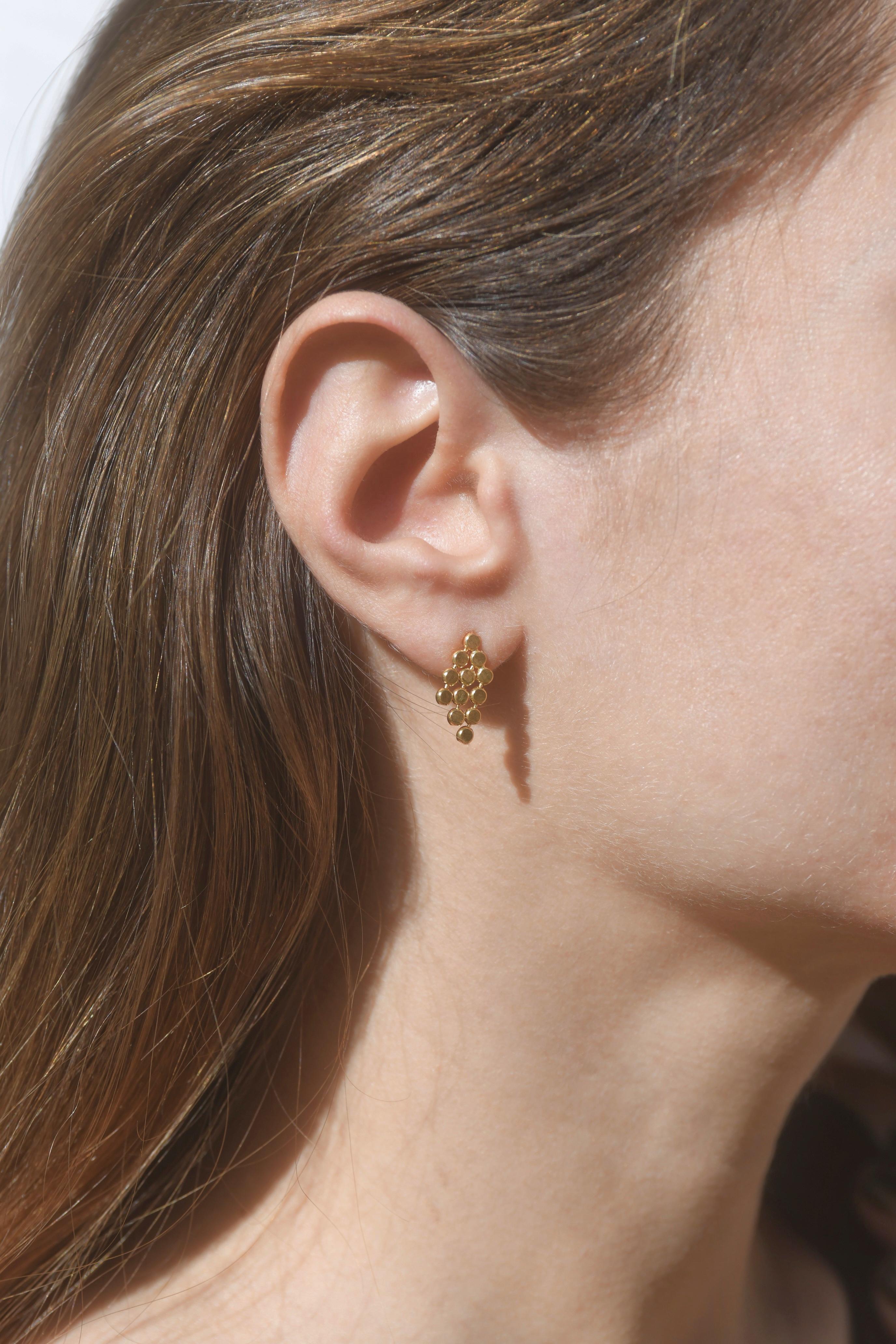 Alegria studs

These lightweight everyday earrings will reflect light and make your face glow up. You won't take them off. 

Hand-crafted by local skilled Greek craftsmen.

All of our earrings have 10 K posts to avoid allergies and handmade backings