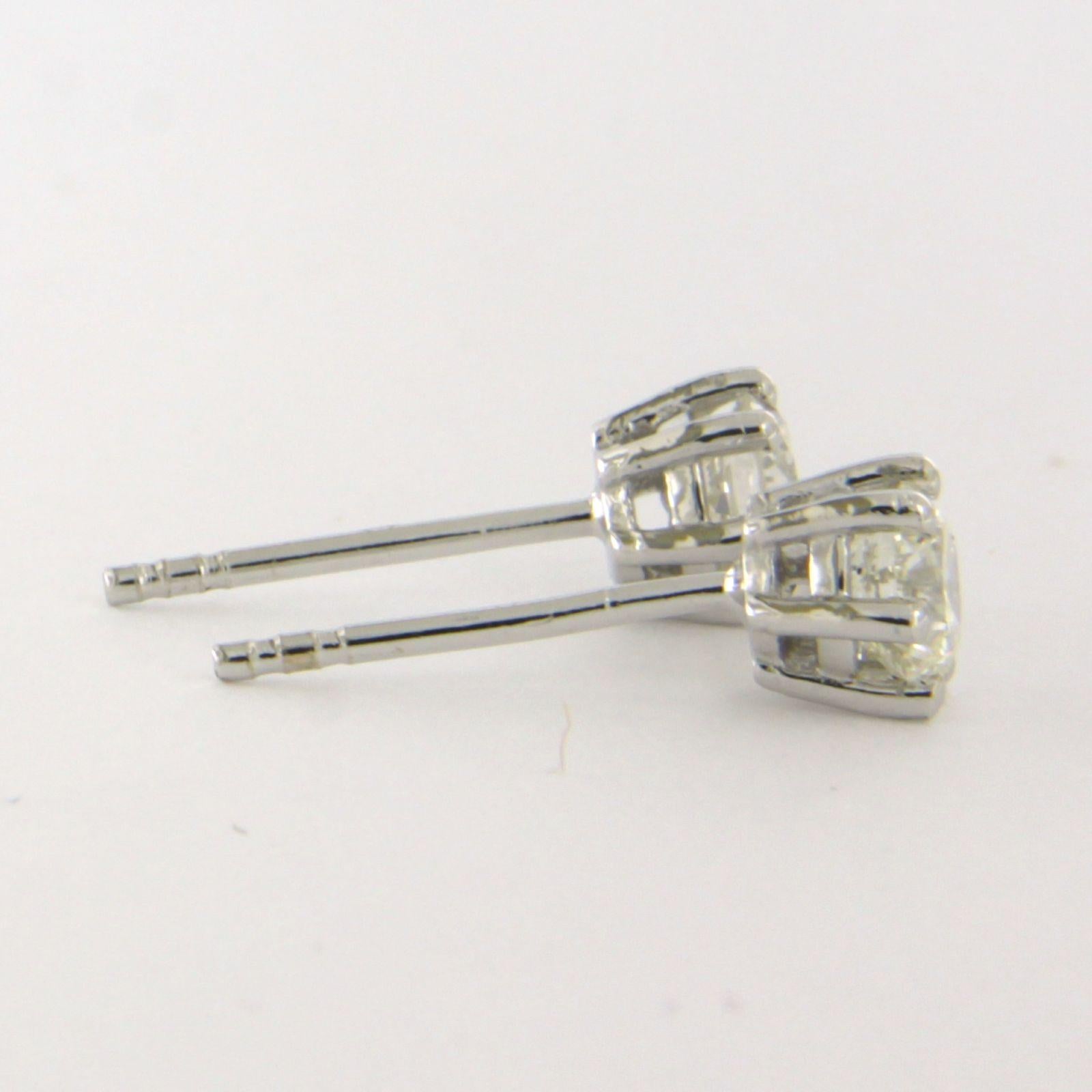 Earrings studs with brilliant cut diamonds up to 0.72ct - 1.4 grams - 14k gold For Sale 1