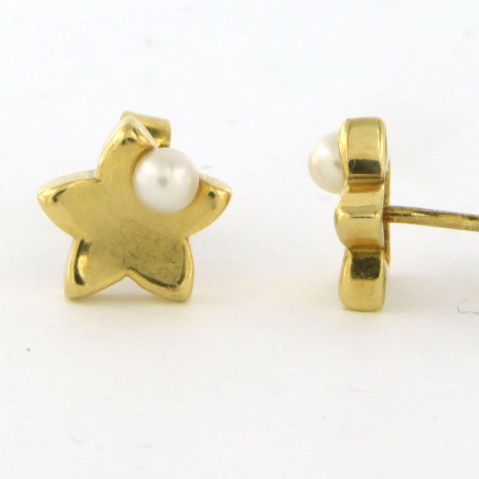 Bead Earrings studs with pearls 2.6 grams 18k yellow gold For Sale