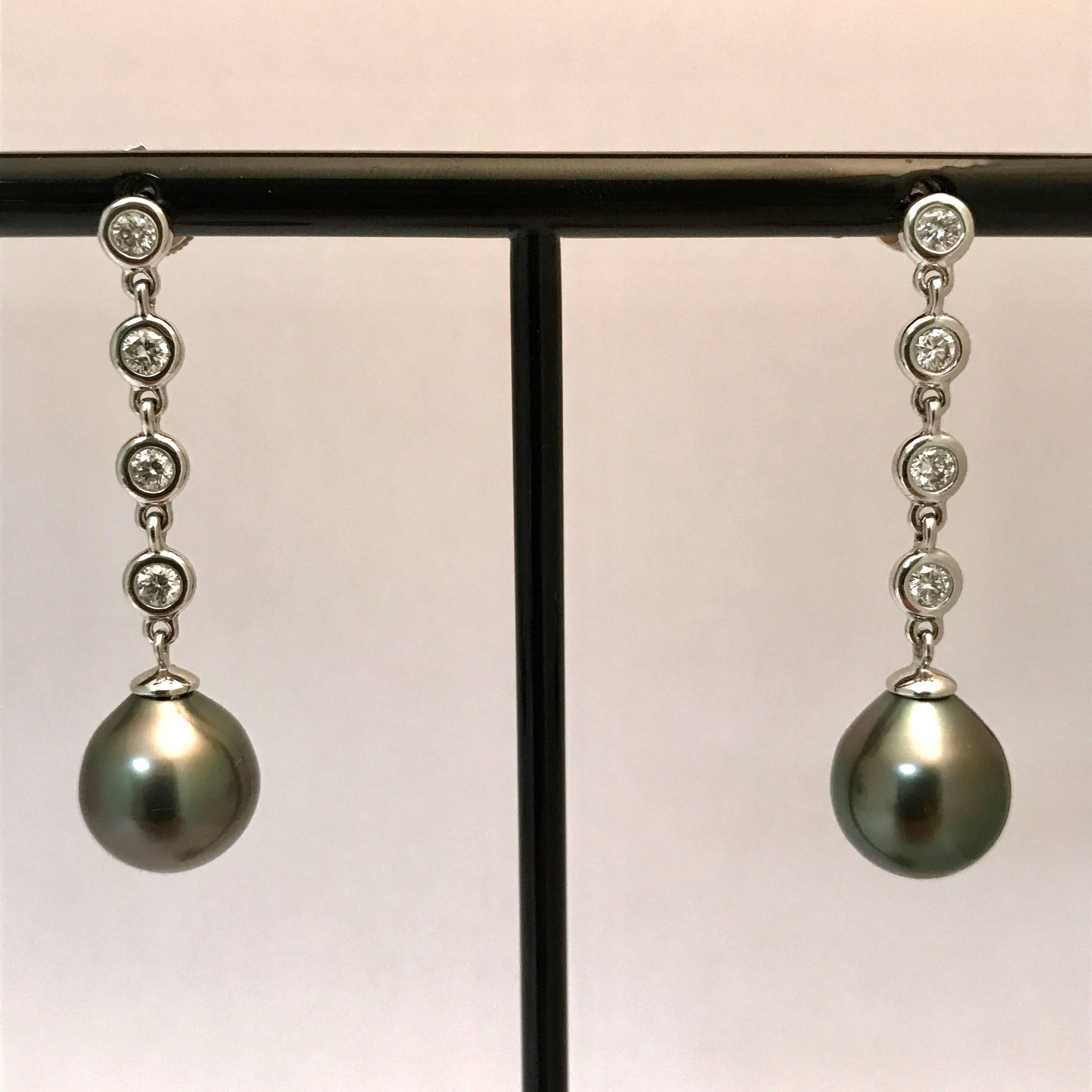 Discover the very essence of elegance with these exquisite earrings in white gold, beautifully adorned with sparkling diamonds and Tahitian cultured pearls. The pearls, renowned for their softness, tenderness and femininity, are like treasures from