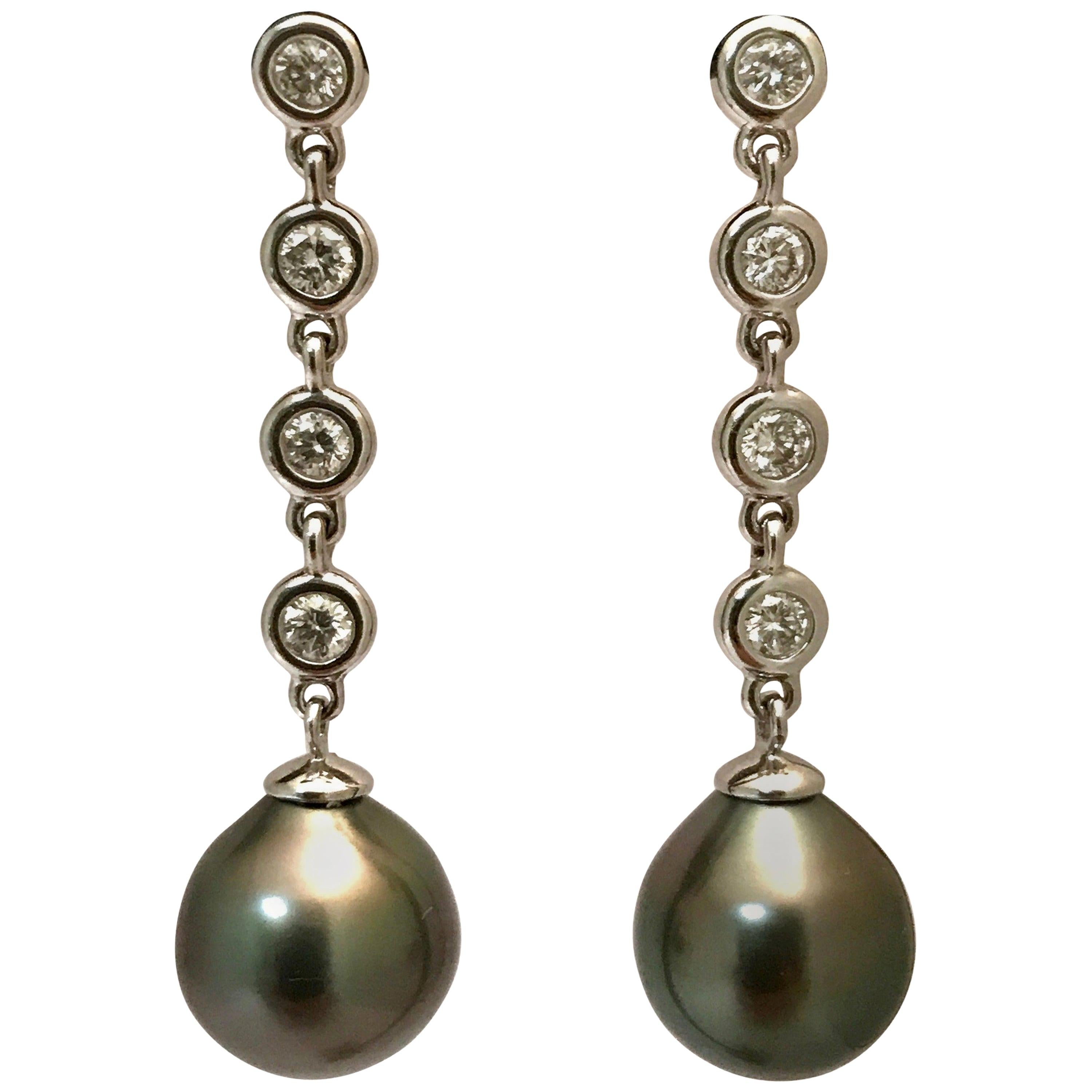 Boucles d'oreilles en or blanc 18 carats avec perles de culture de Tahiti et diamants