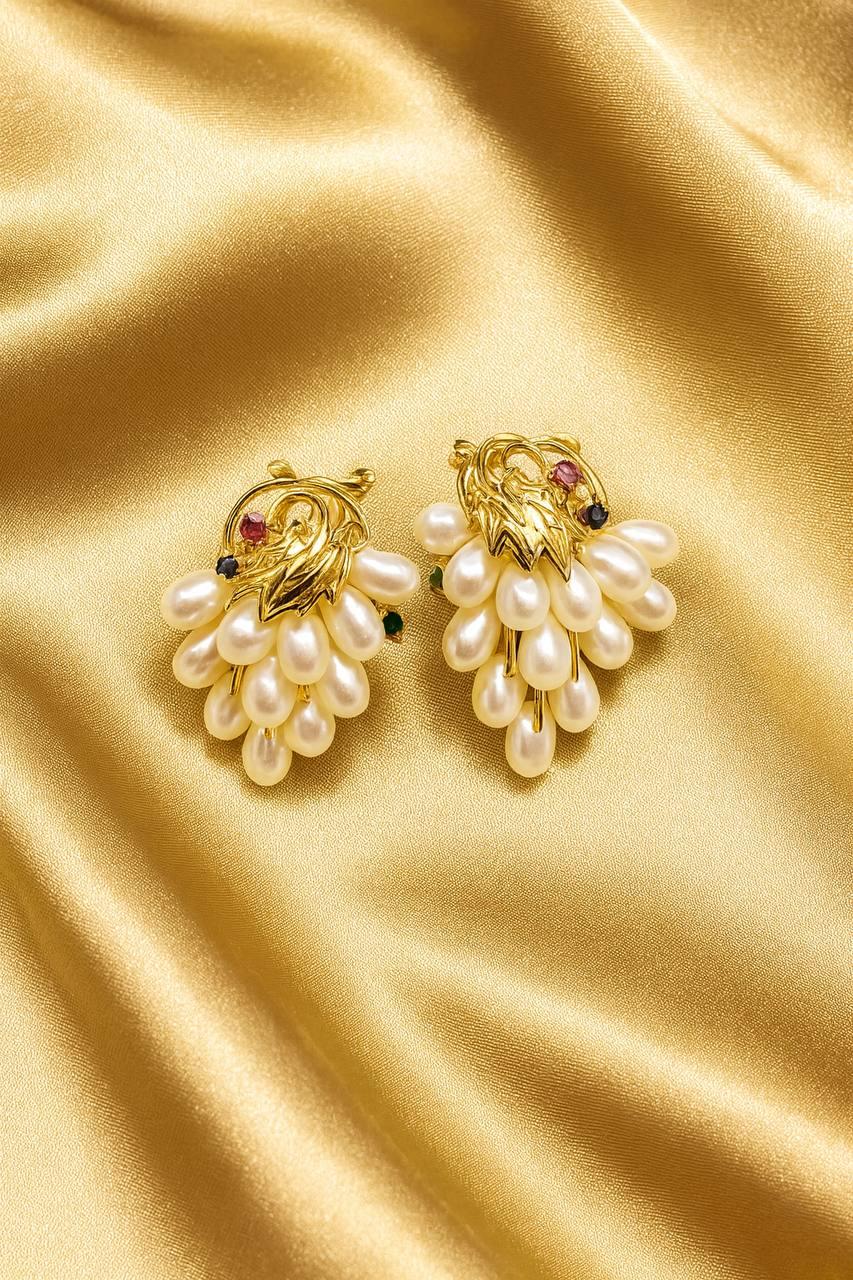 Pendientes de la vendimia 18k Oro Amarillo Perla Cluster . en venta 1