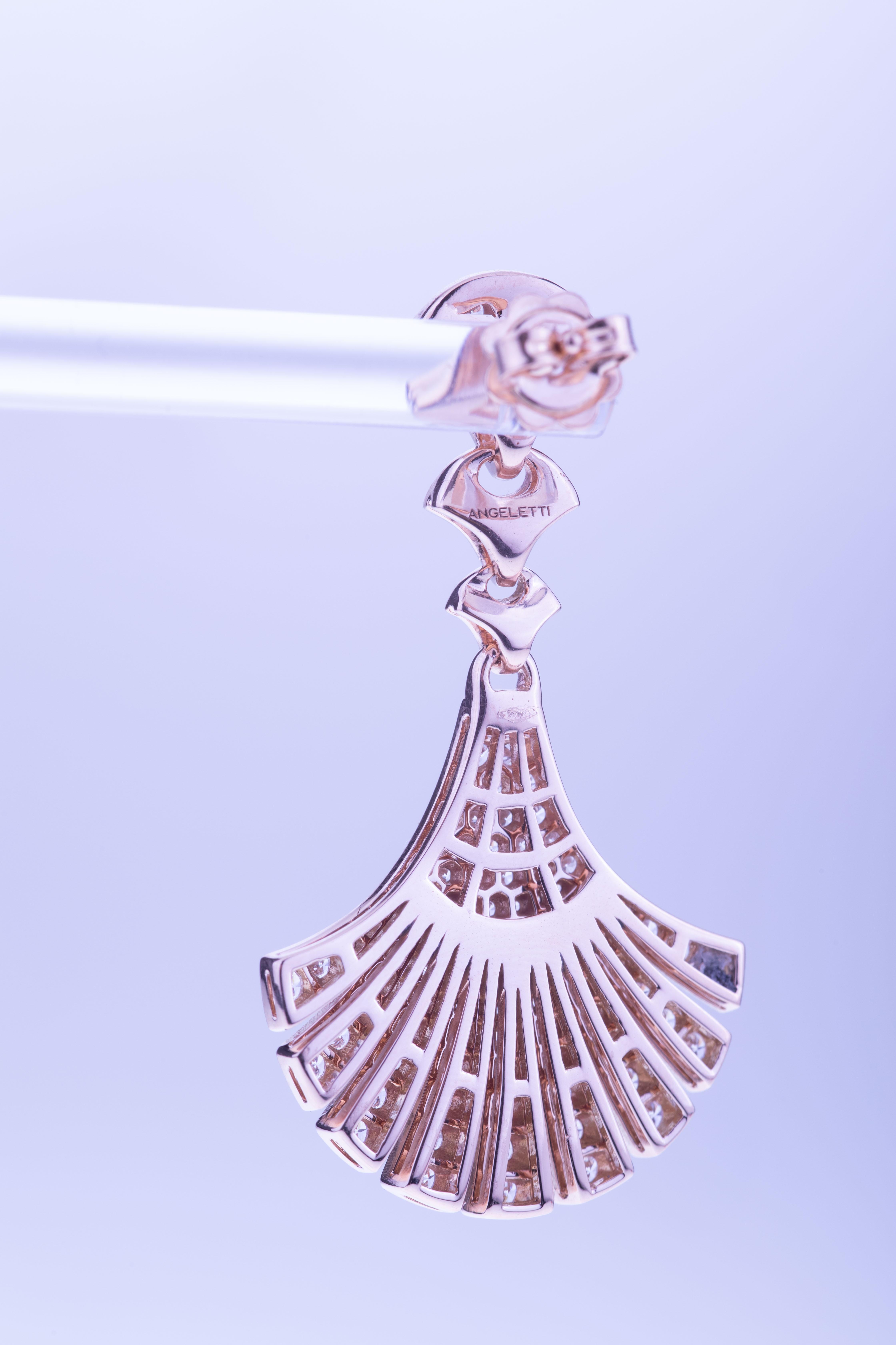 Ohrringe Wave aus Roségold mit Diamanten gewölbt. Unterschrift Design. (Brillantschliff) im Angebot