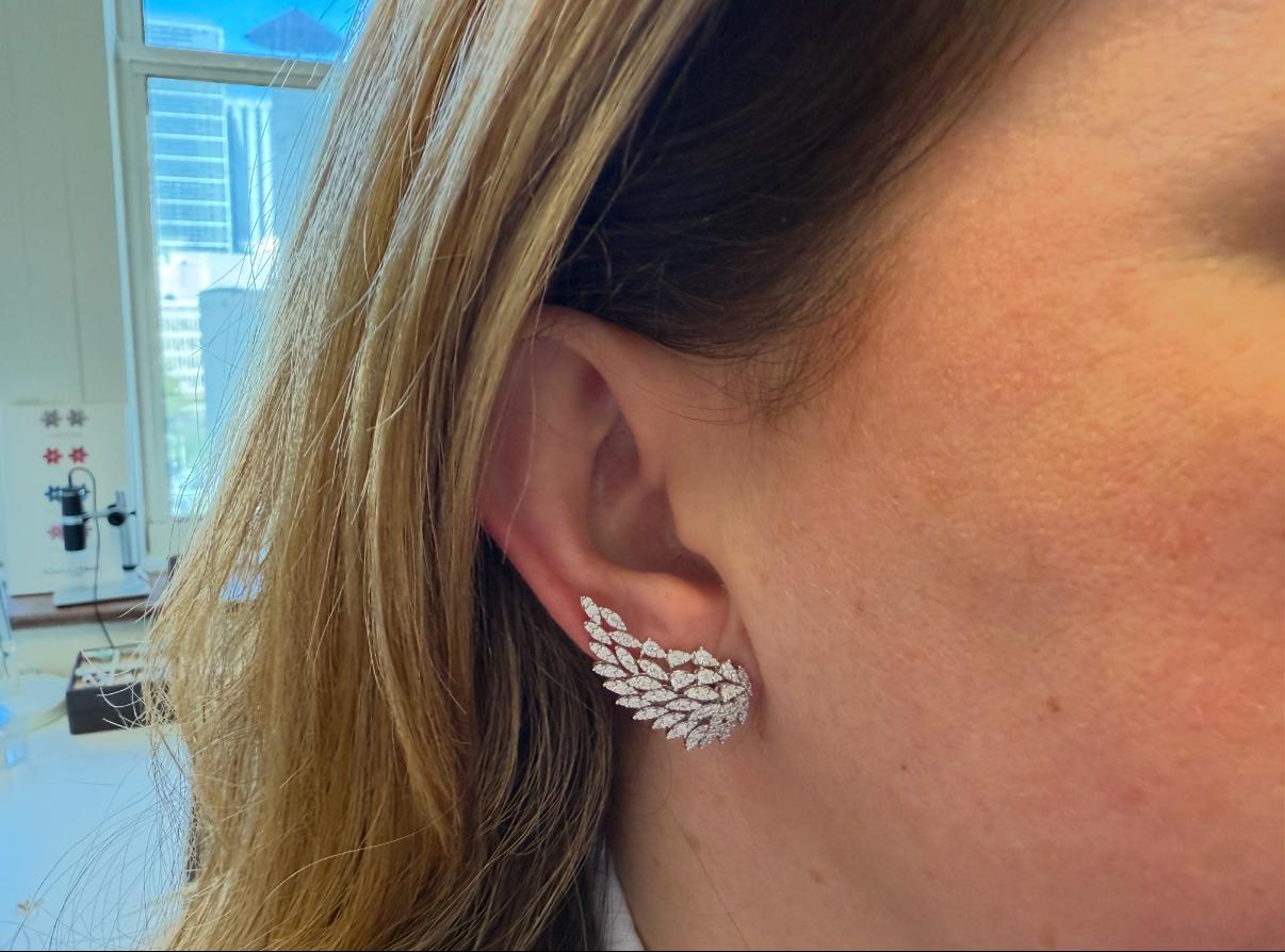 Radiating sophistication, these 18kt white gold earrings boast exquisite wing designs adorned with 178 diamonds 1.75 carats of dazzling diamonds.

Perfect gift for Christmas, Mom, Girlfriend, Daughter, Graduation, Birthday and more. 