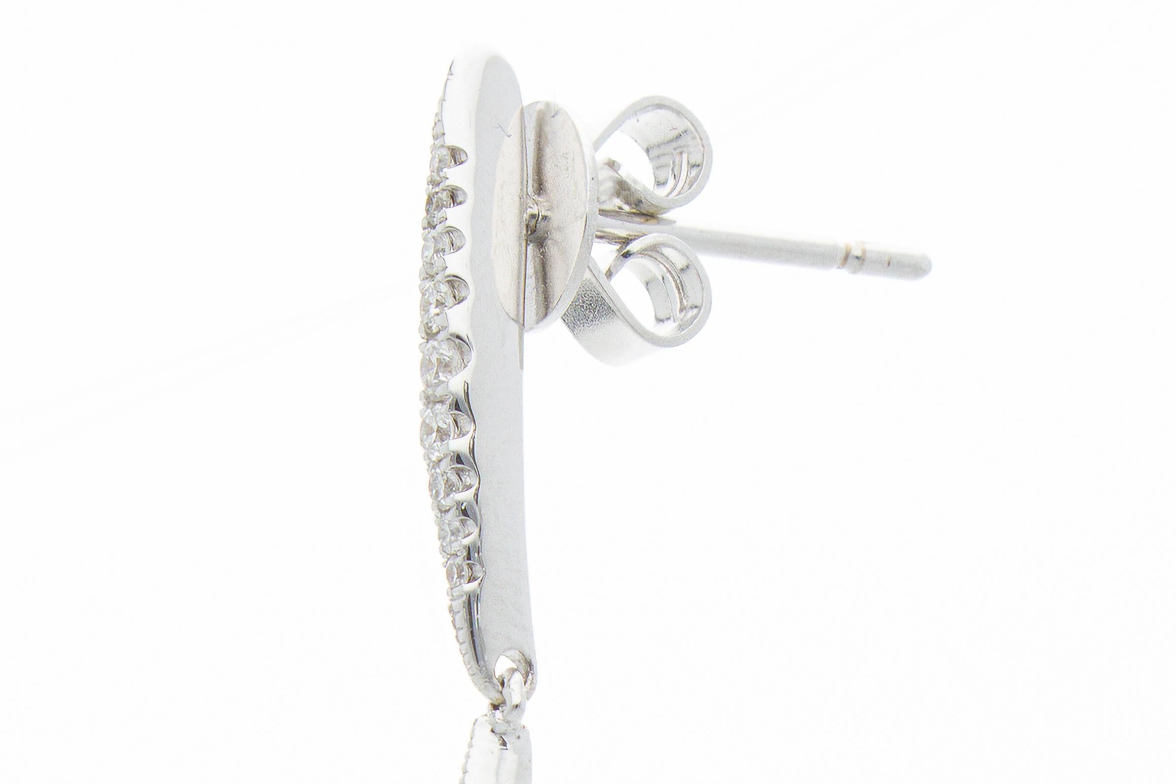 Earrings with 0.74 Ct of Gradated Diamonds, on Hanging Bars, 18 Kt White Gold For Sale 4