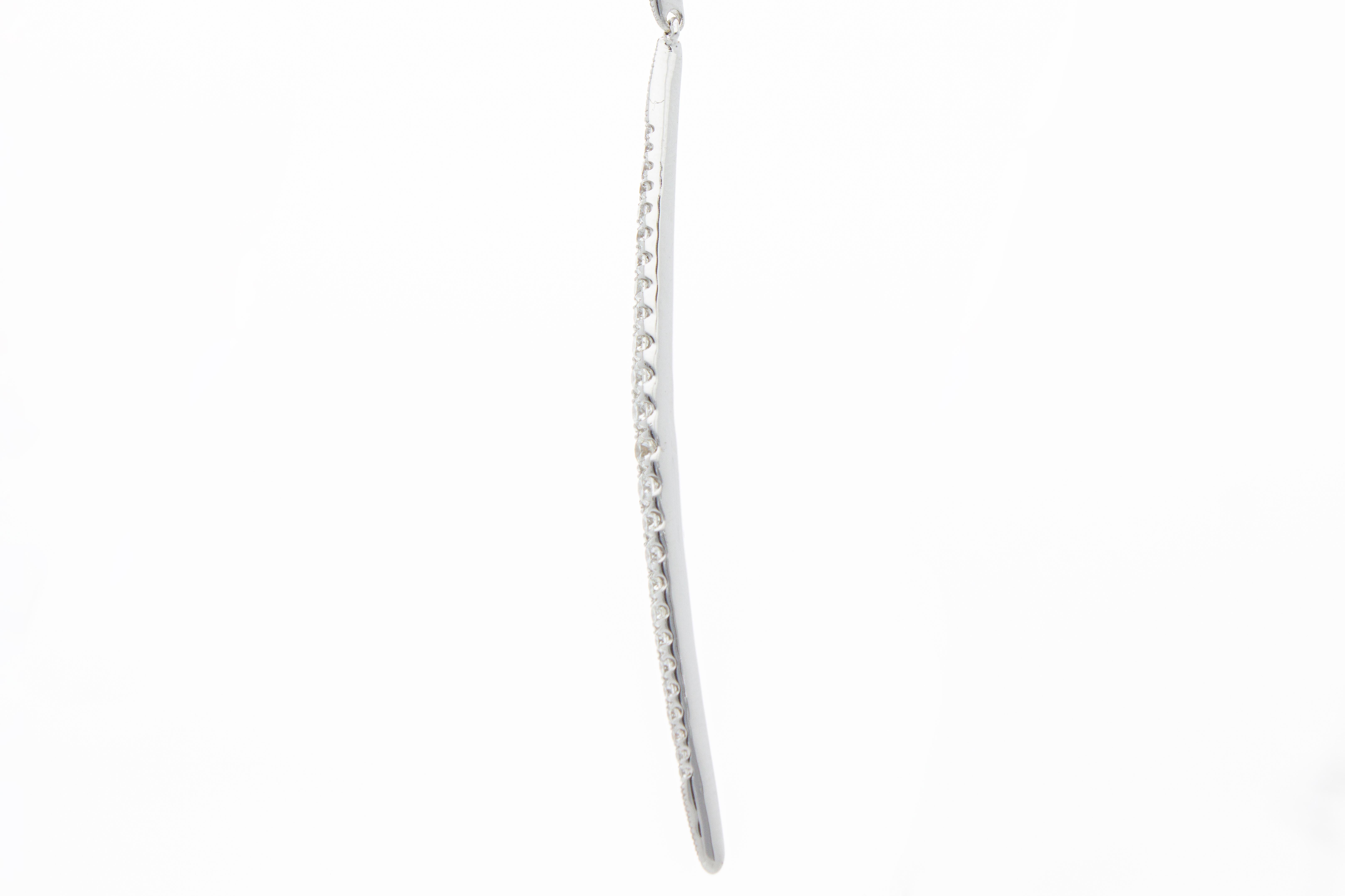 Earrings with 0.74 Ct of Gradated Diamonds, on Hanging Bars, 18 Kt White Gold For Sale 5