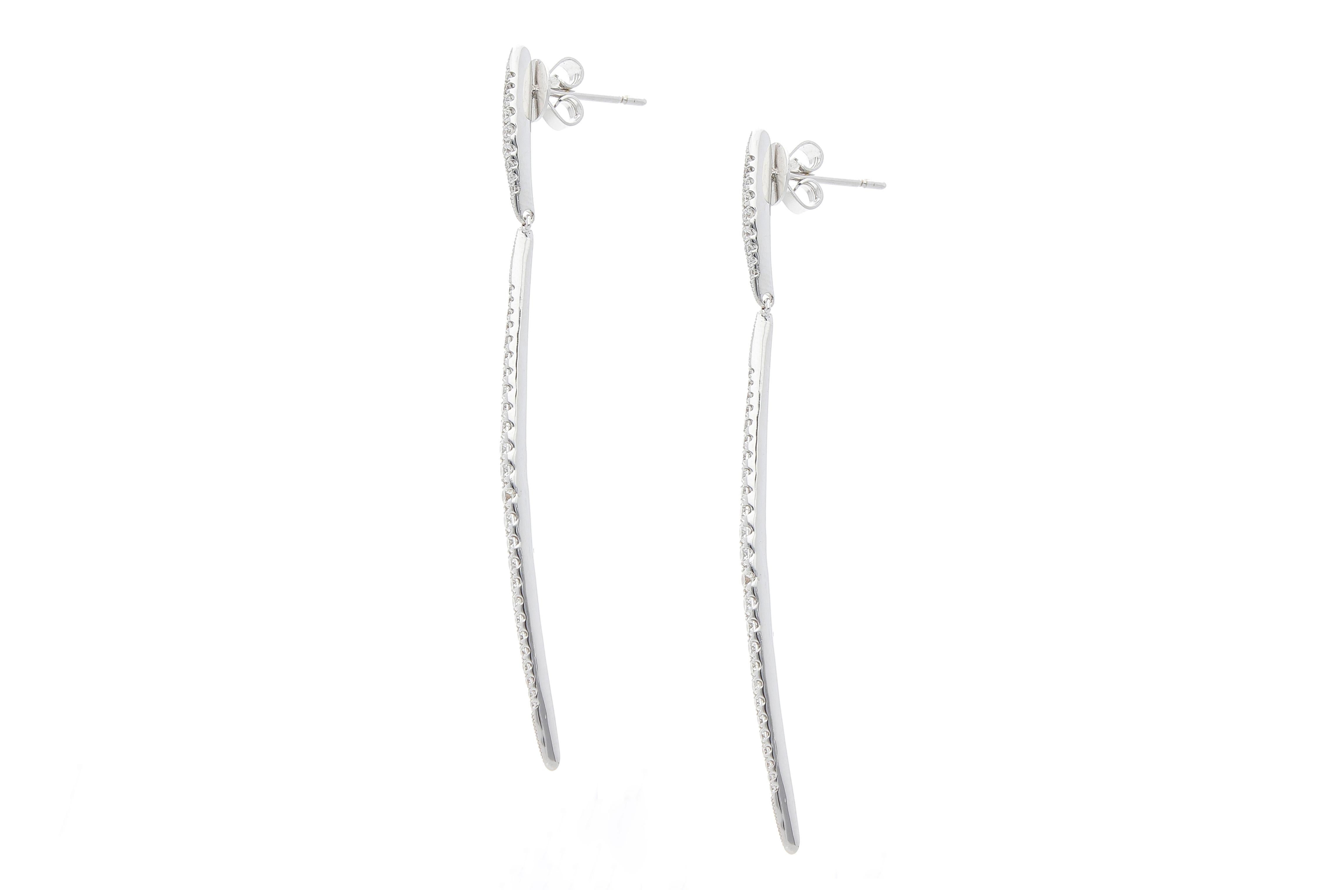 Brilliant Cut Earrings with 0.74 Ct of Gradated Diamonds, on Hanging Bars, 18 Kt White Gold For Sale