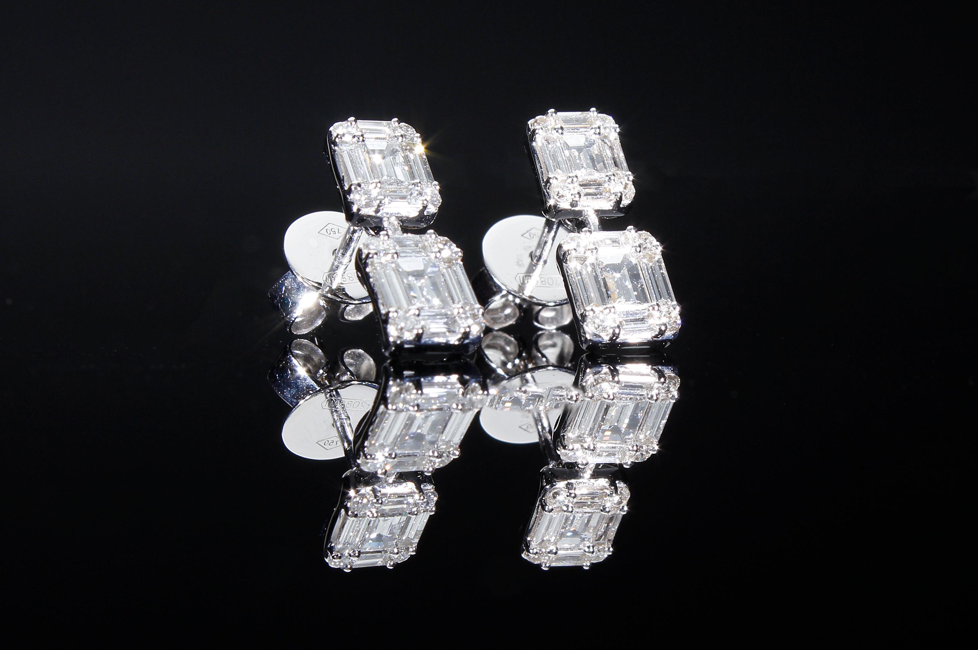 Earrings with 1.15 Ct of Baguette and Brilliant Cut Diamonds For Sale 4