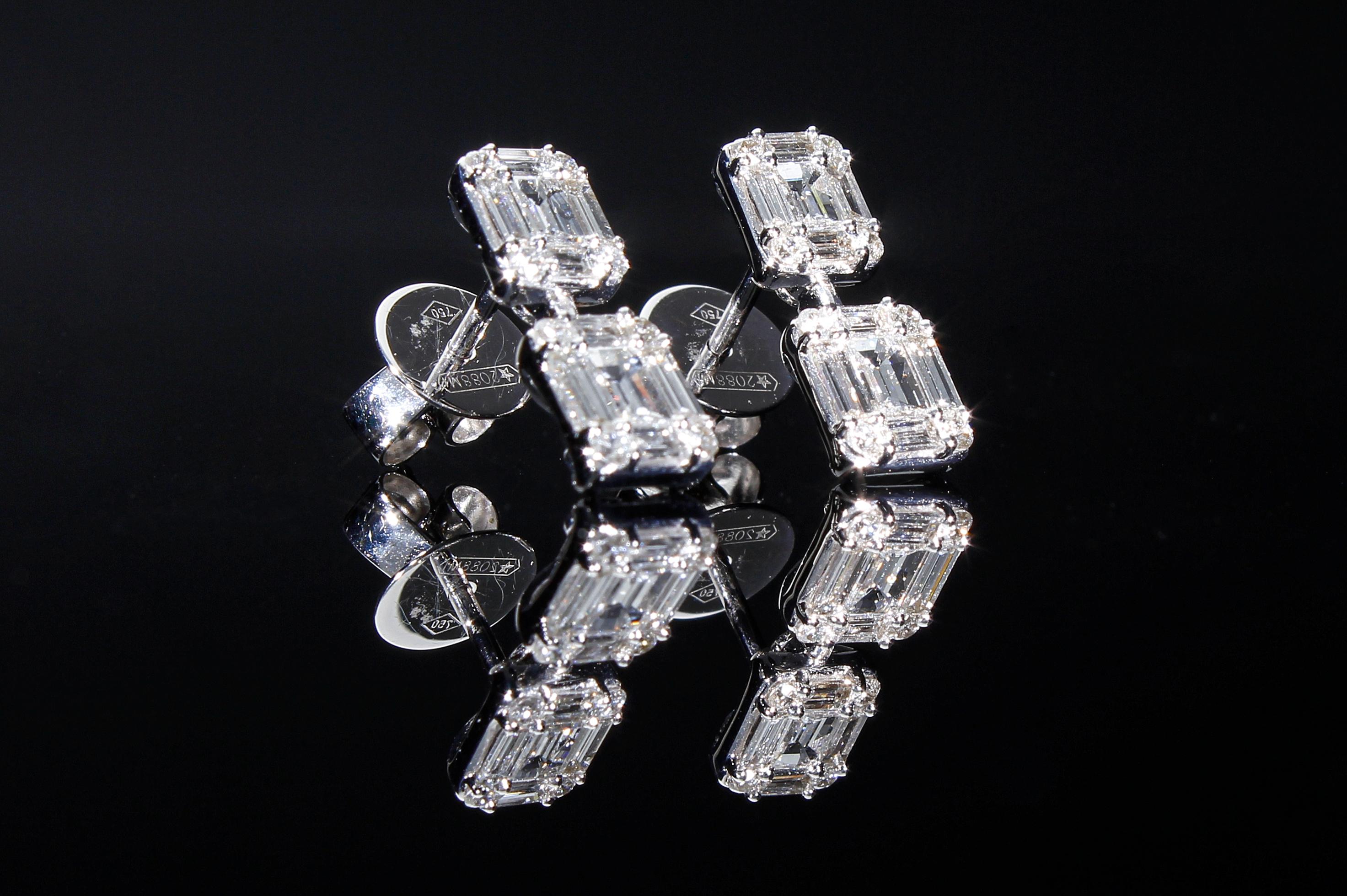 Earrings with 1.15 Ct of Baguette and Brilliant Cut Diamonds In New Condition For Sale In Rome, IT