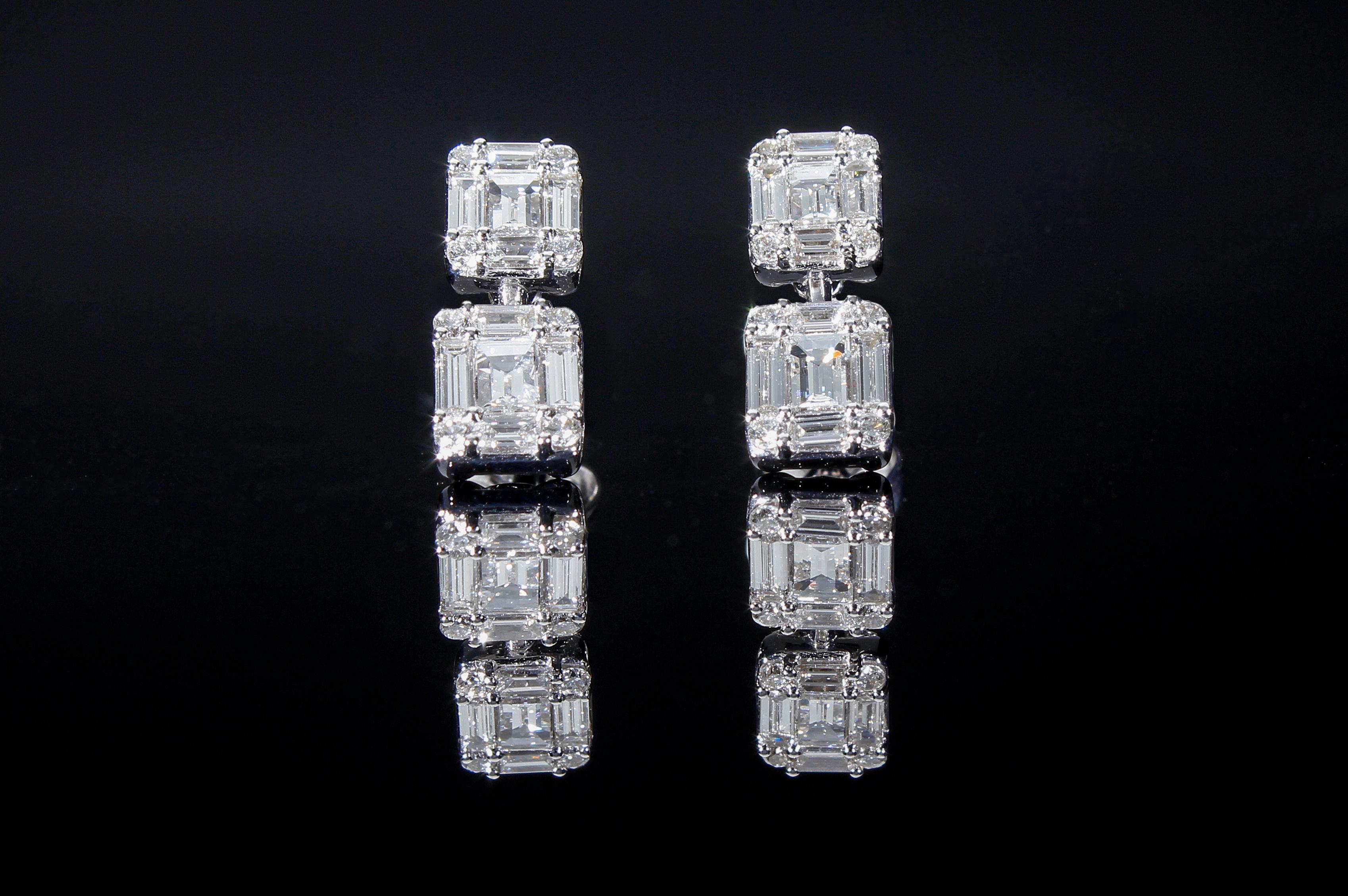Women's Earrings with 1.15 Ct of Baguette and Brilliant Cut Diamonds For Sale