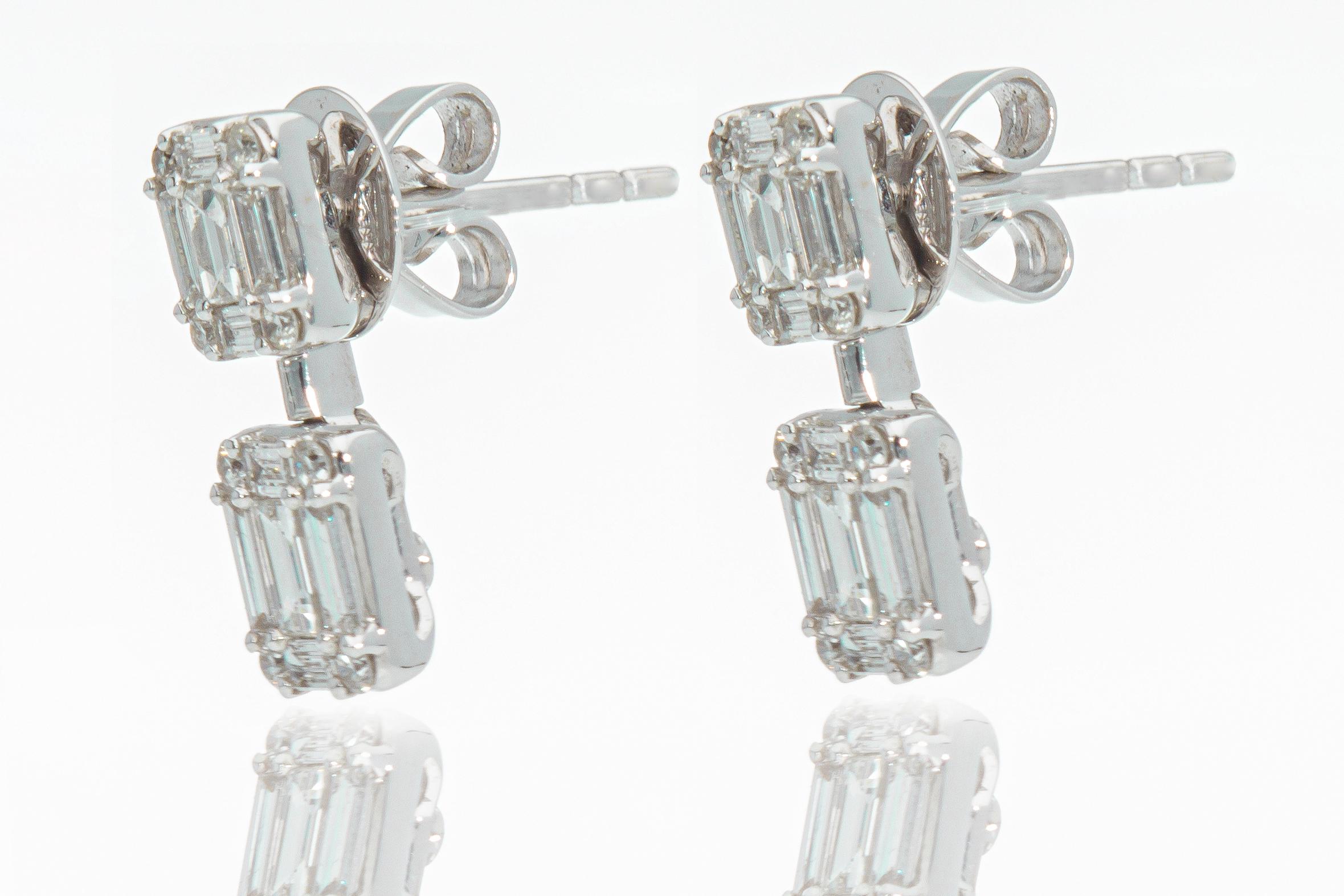 Earrings with 1.15 Ct of Baguette and Brilliant Cut Diamonds For Sale 3