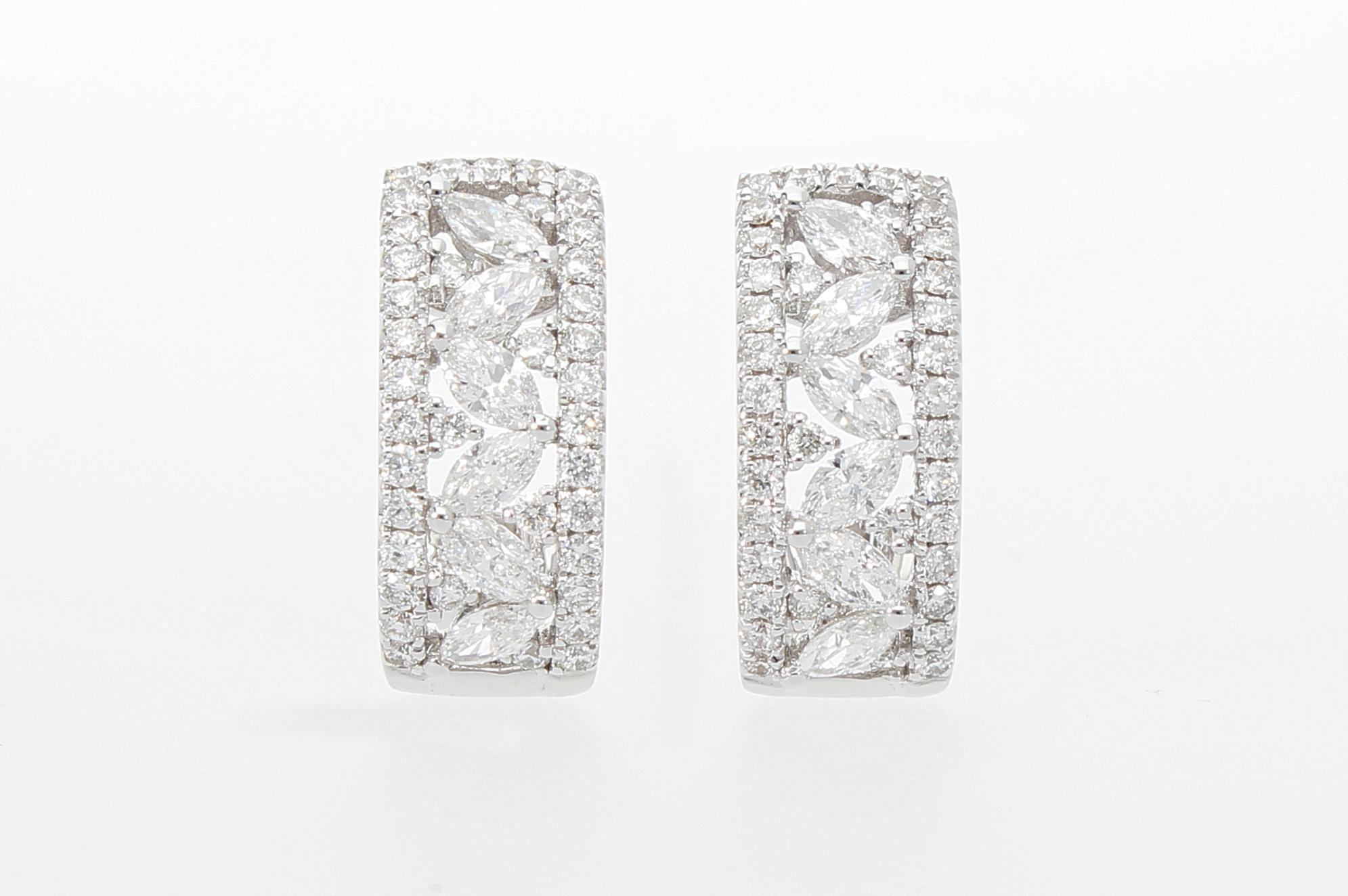 Moderne Boucles d'oreilles en navette et diamants taille brillant de 1,50 carat, fabriquées en Italie en vente