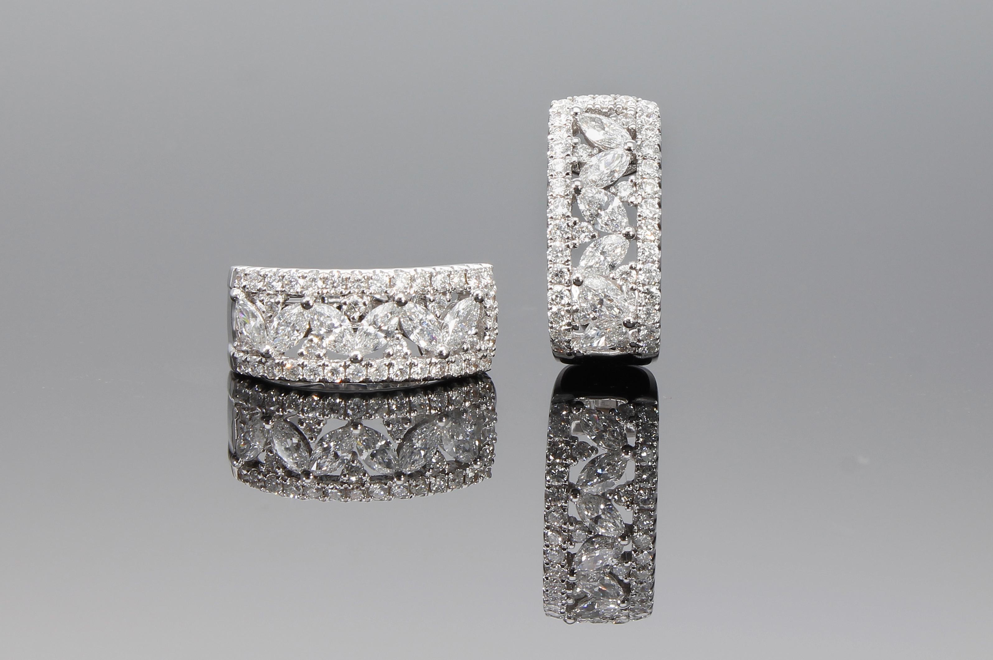 Boucles d'oreilles en navette et diamants taille brillant de 1,50 carat, fabriquées en Italie en vente 2