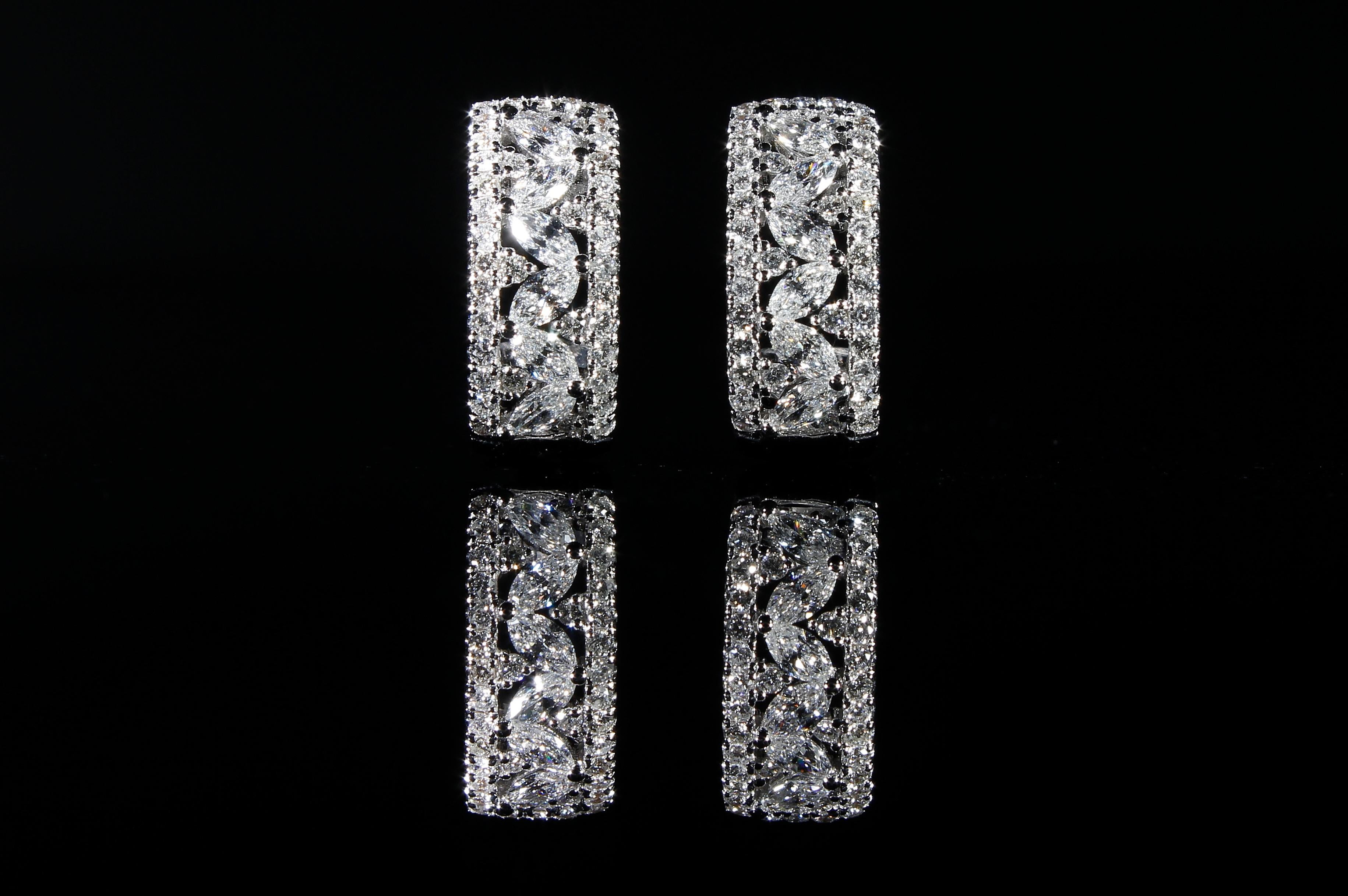 Boucles d'oreilles en navette et diamants taille brillant de 1,50 carat, fabriquées en Italie en vente 3